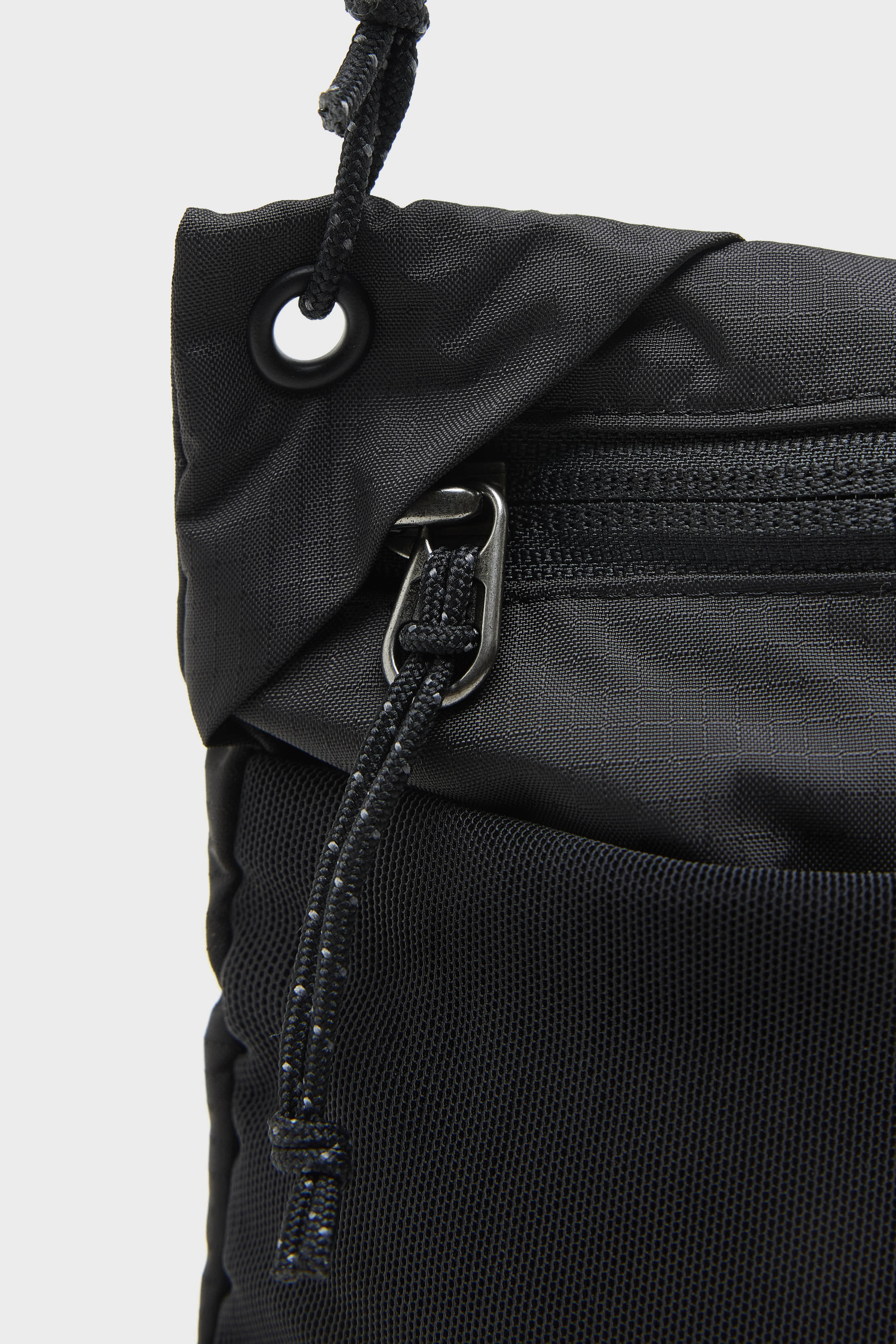Terravia Saccoche Bag (261 / W / BLACK)