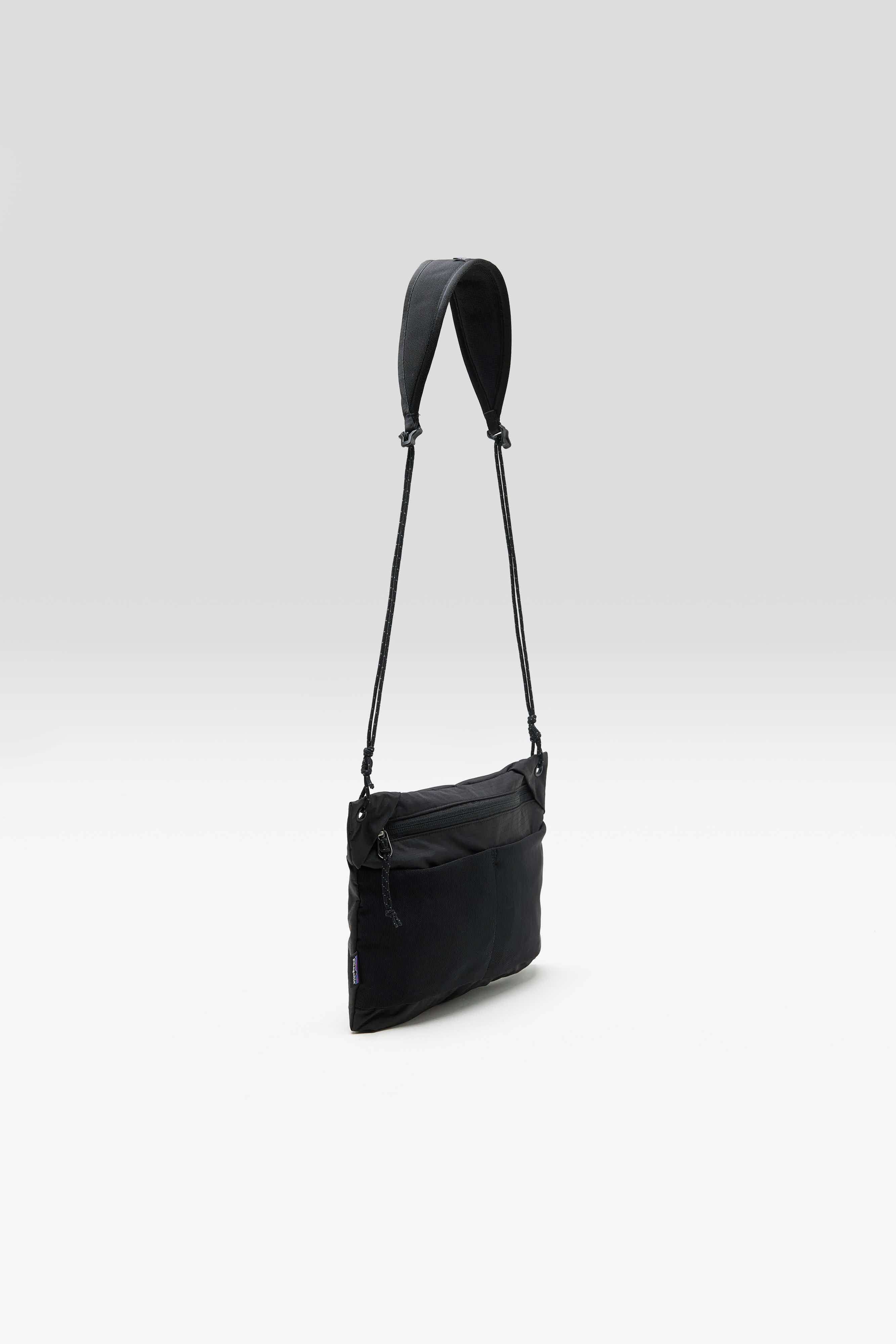 Terravia Saccoche Bag (261 / W / BLACK)