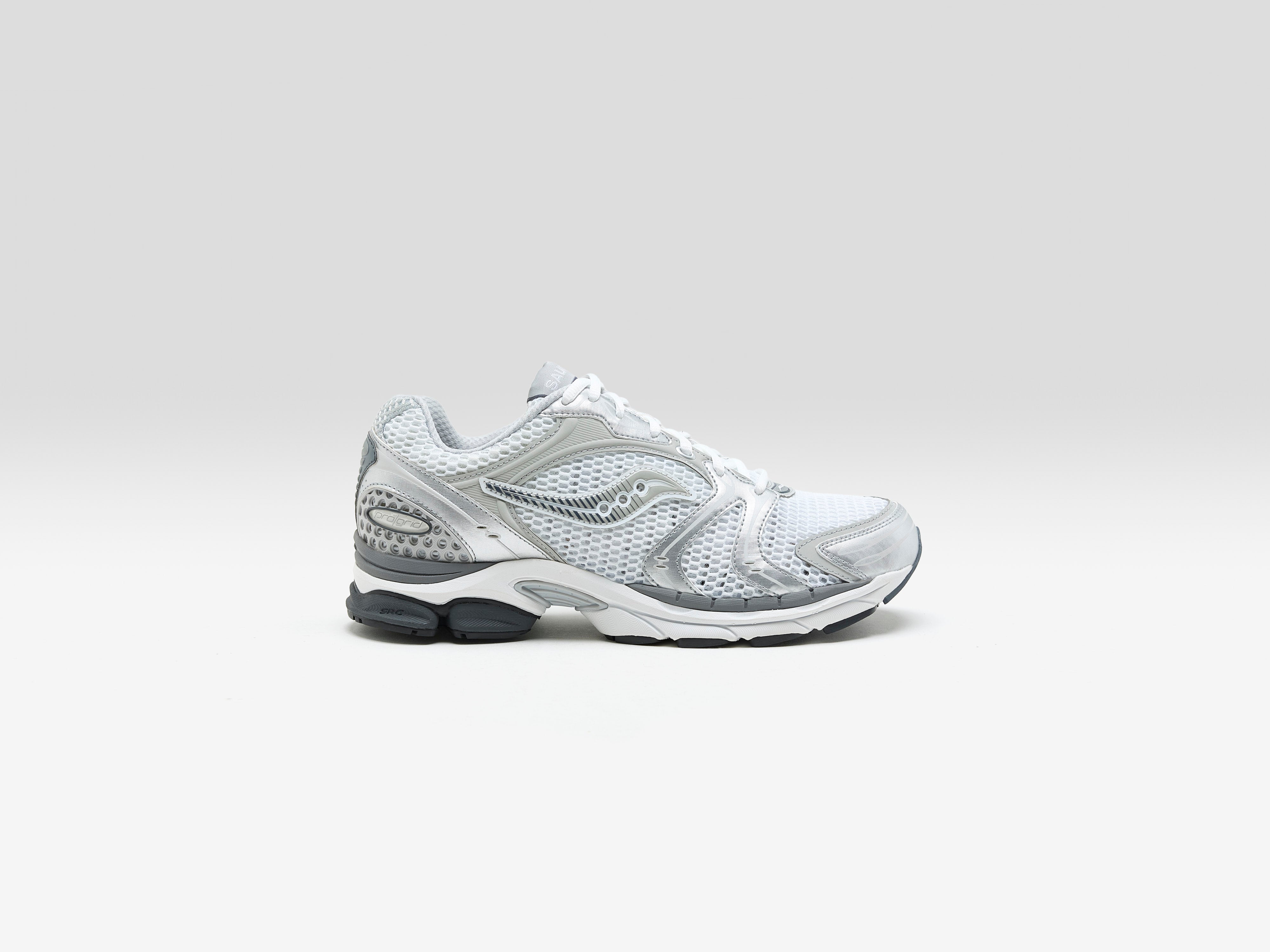 ProGrid Triumph 4 for Men (261 / M / SILVER)