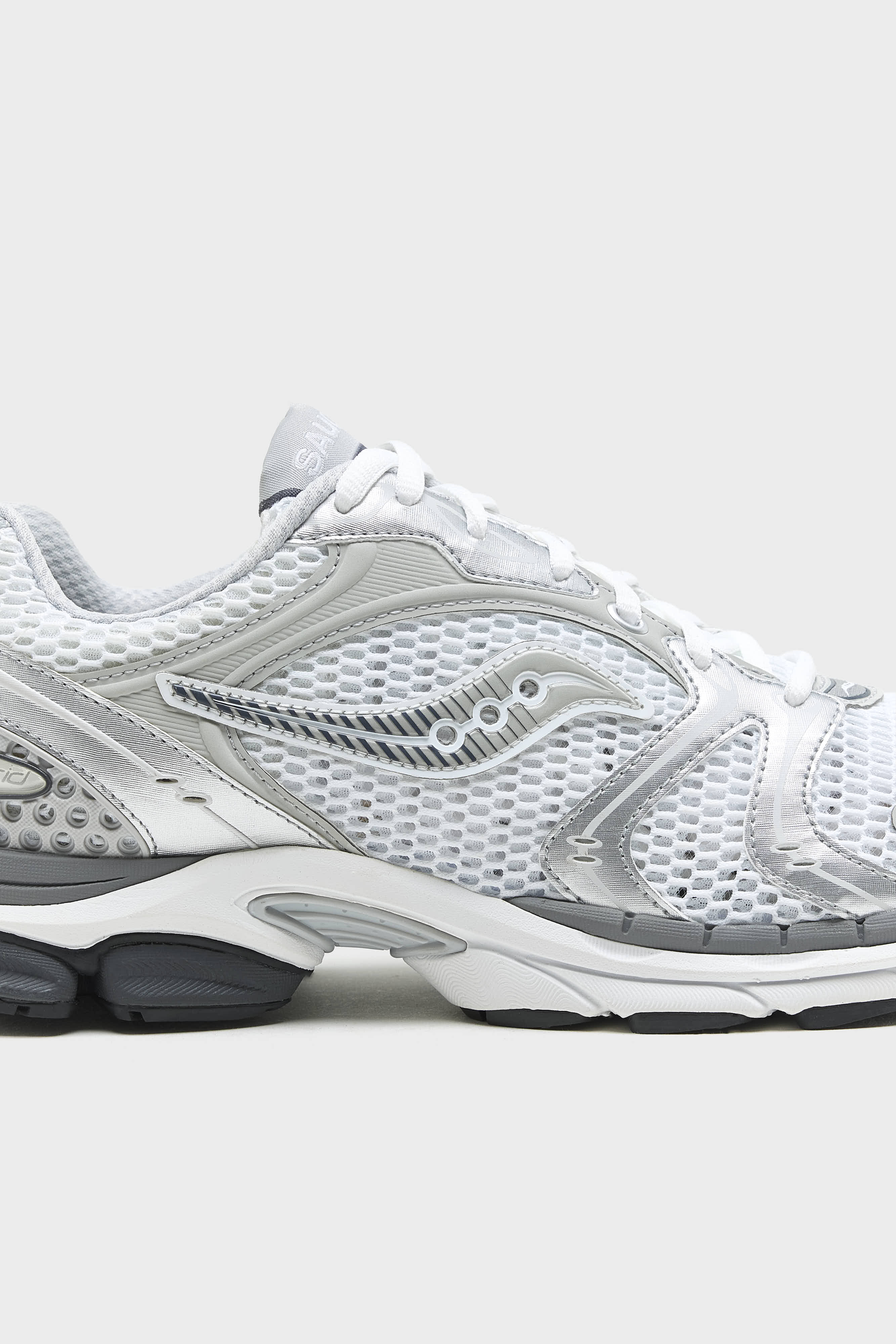 ProGrid Triumph 4 for Men (261 / M / SILVER)