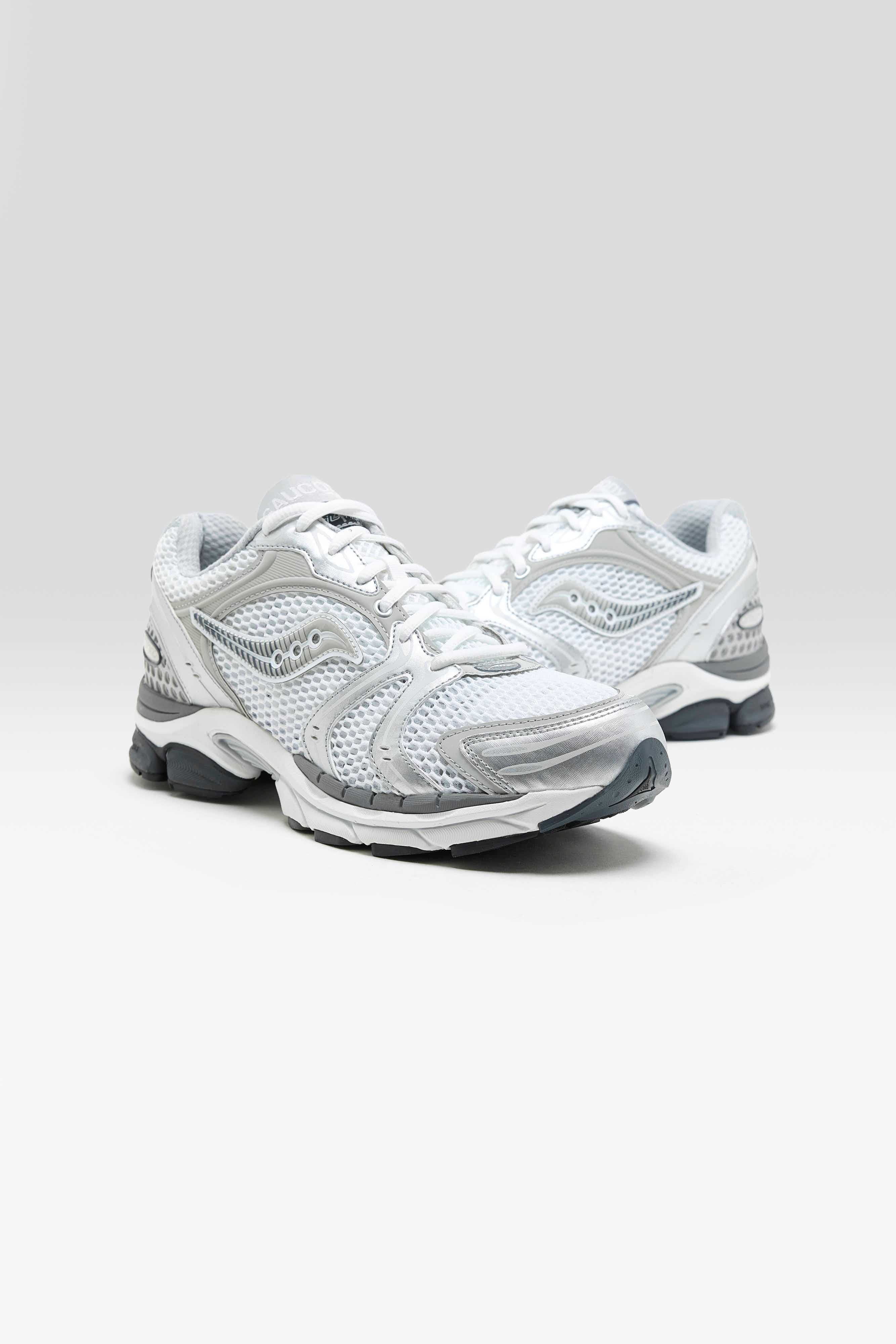 ProGrid Triumph 4 for Men (261 / M / SILVER)