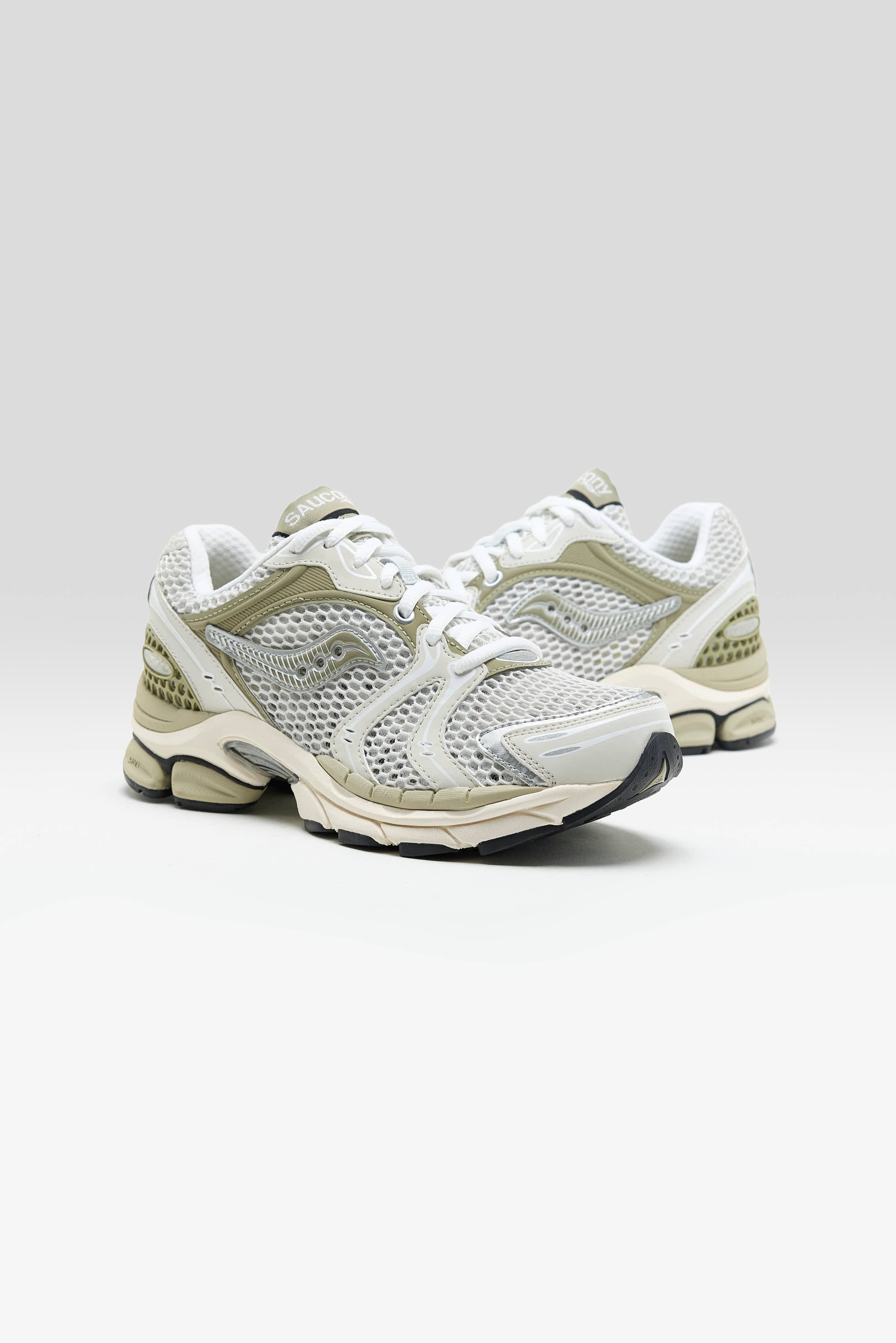 ProGrid Triumph 4 for Women (261 / W / WHITE)