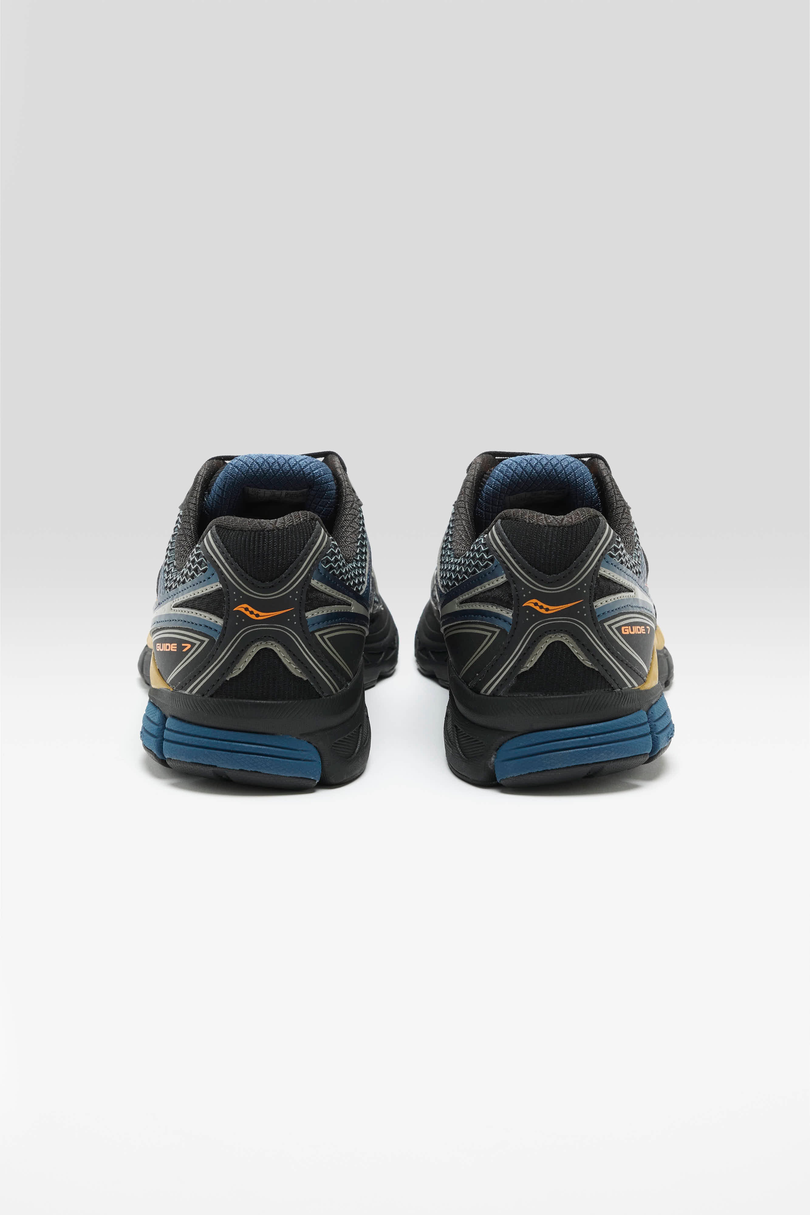 ProGrid Guide 7 Disrupt for Men (261 / M / BLACK)