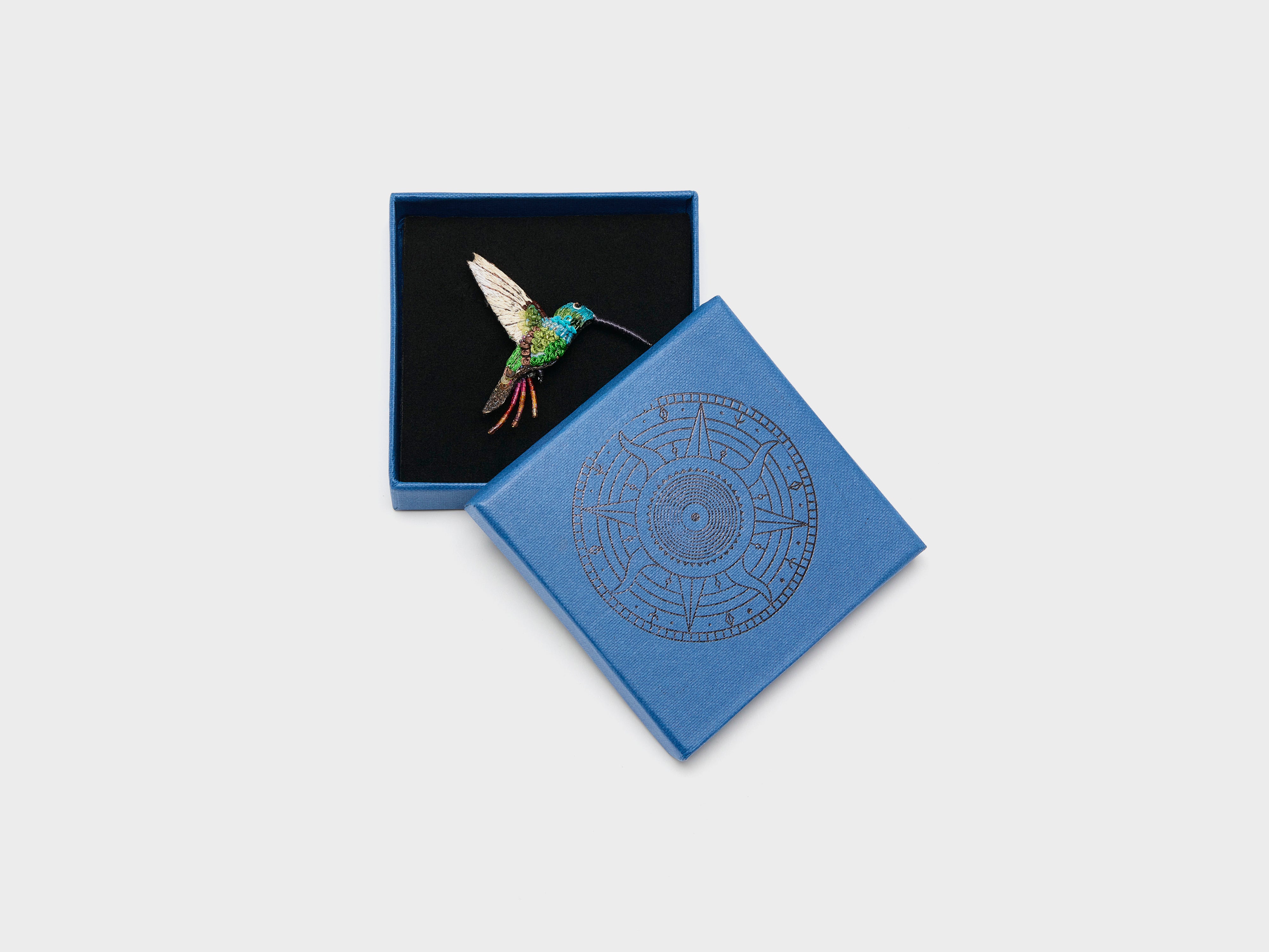 Emerald Chin Hummingbird Brooch Pin (261 / W / MULTICOLOR)