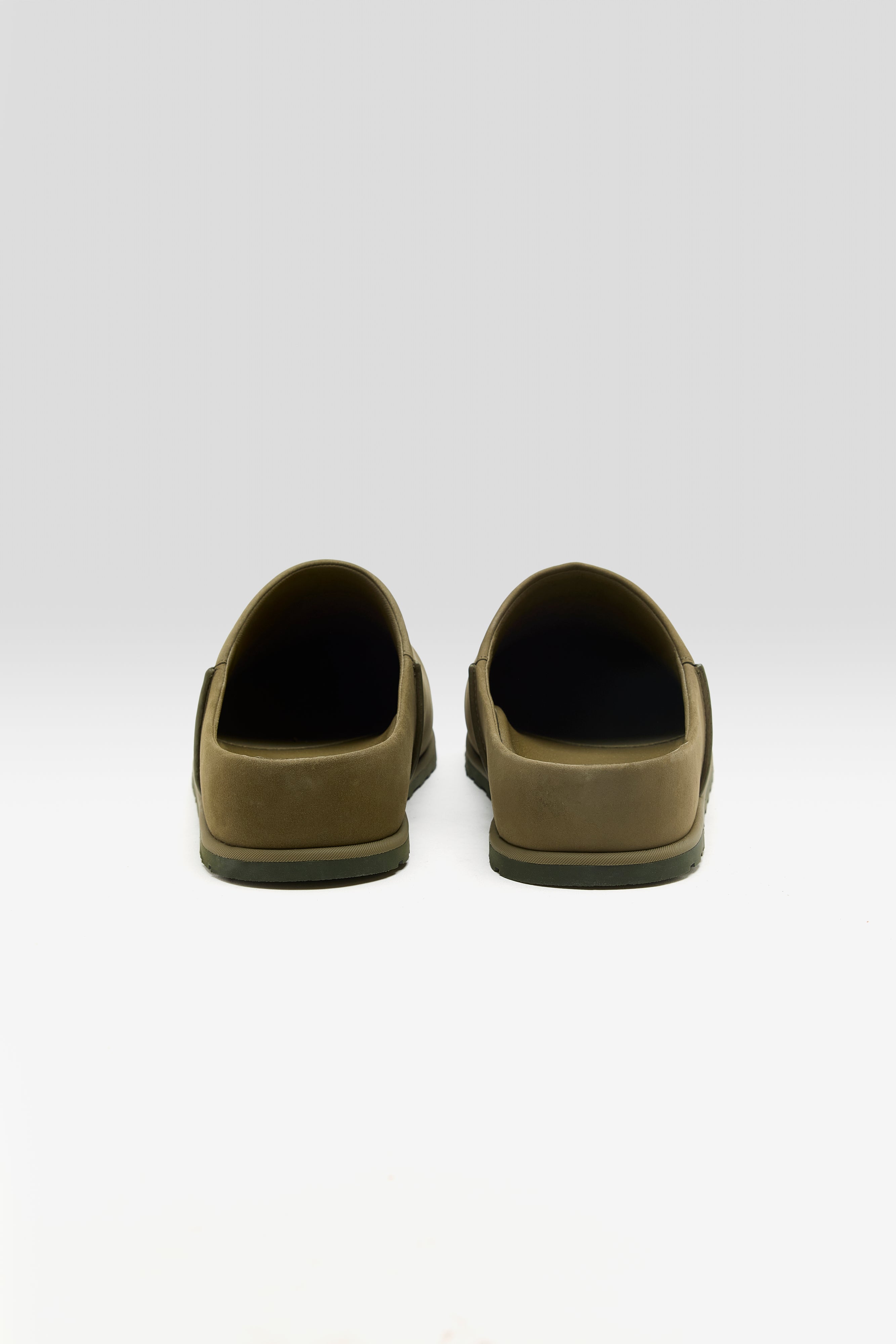 Otzo Clogs for Men (261 / M / DARK OLIVE)