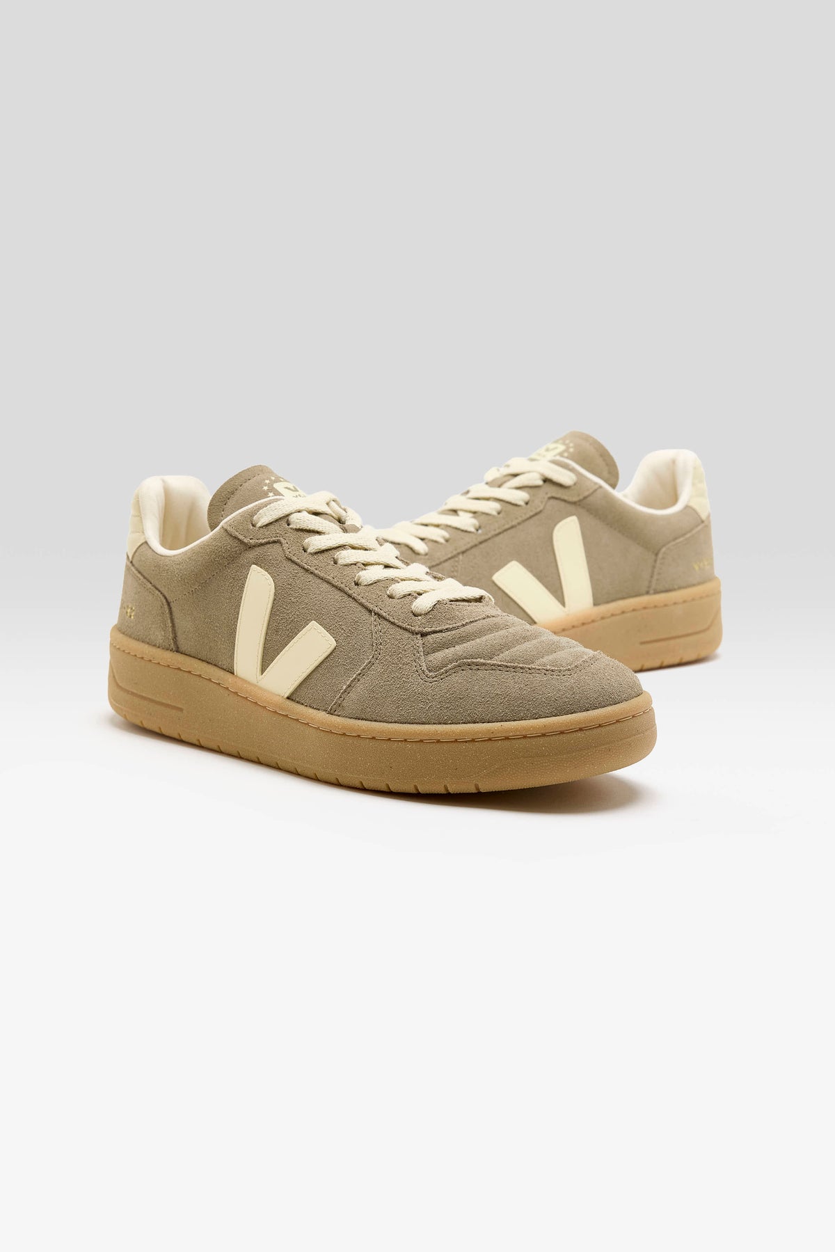 V-82 II Grained Leather for Men (261 / M / BROWN)