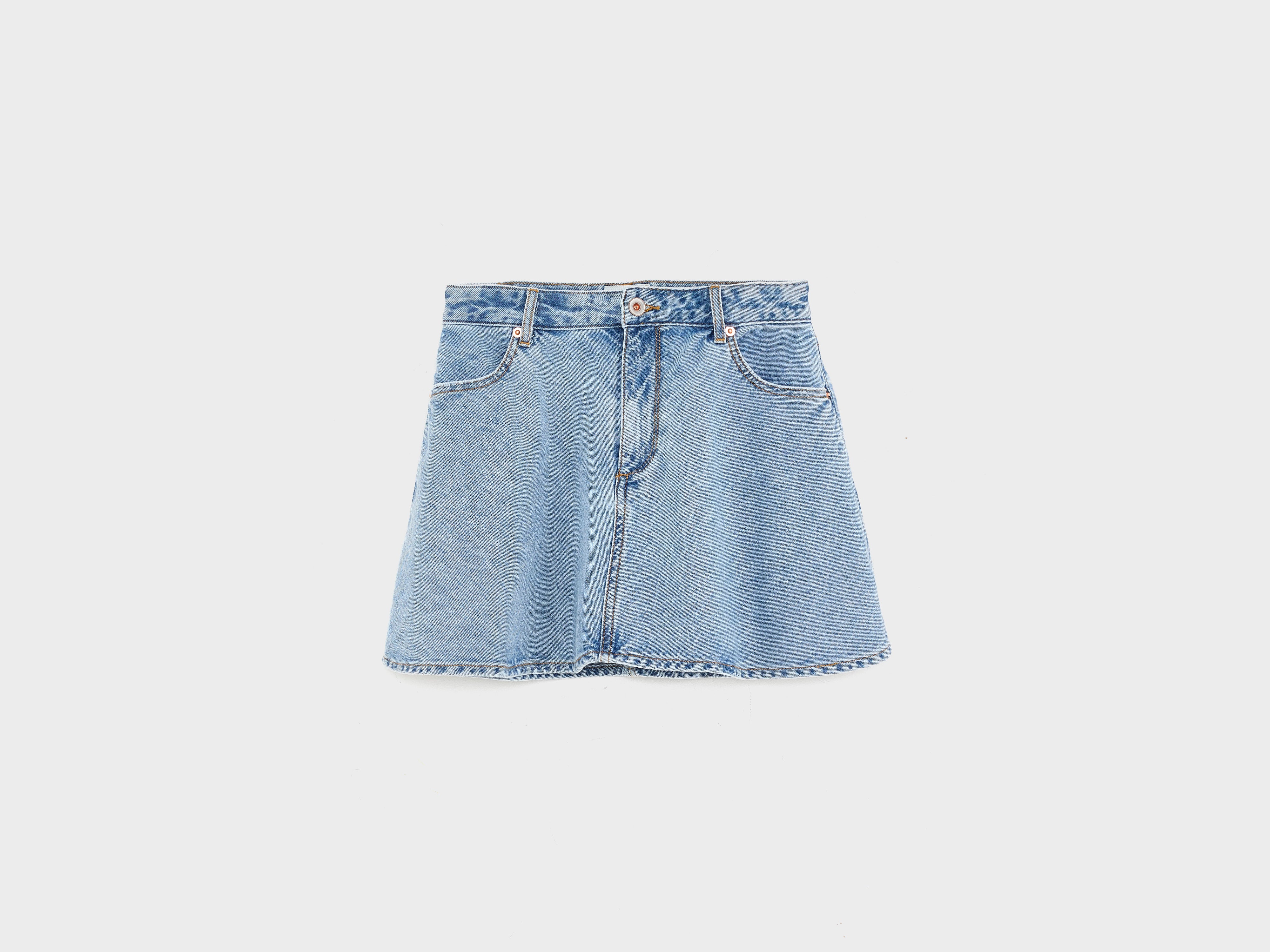 Pecan mini denim skirt (261 / G / MD BLUE BLEACH)