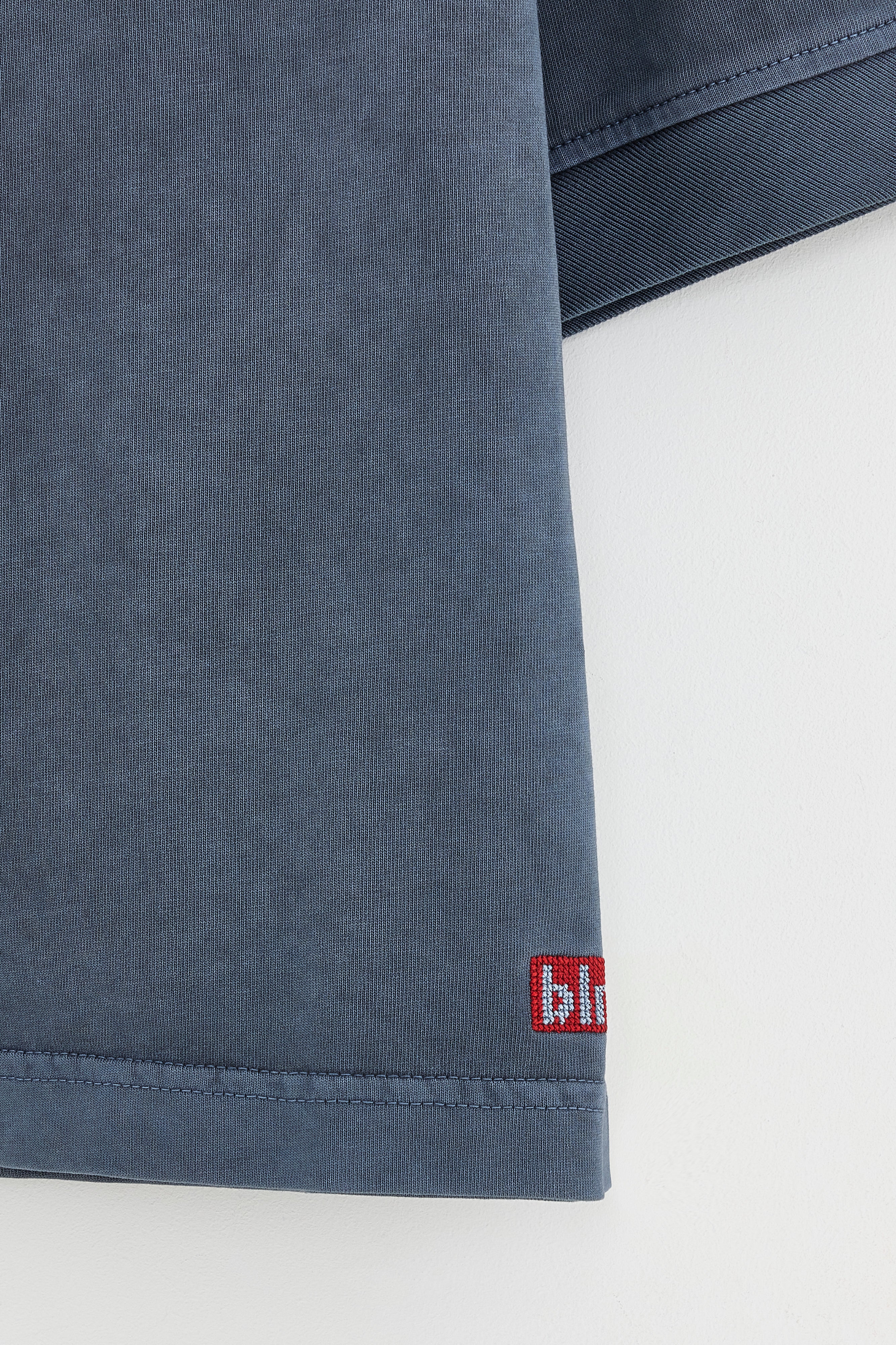 Cursty short-sleeve t-shirt (261 / B / BLACK SAND)