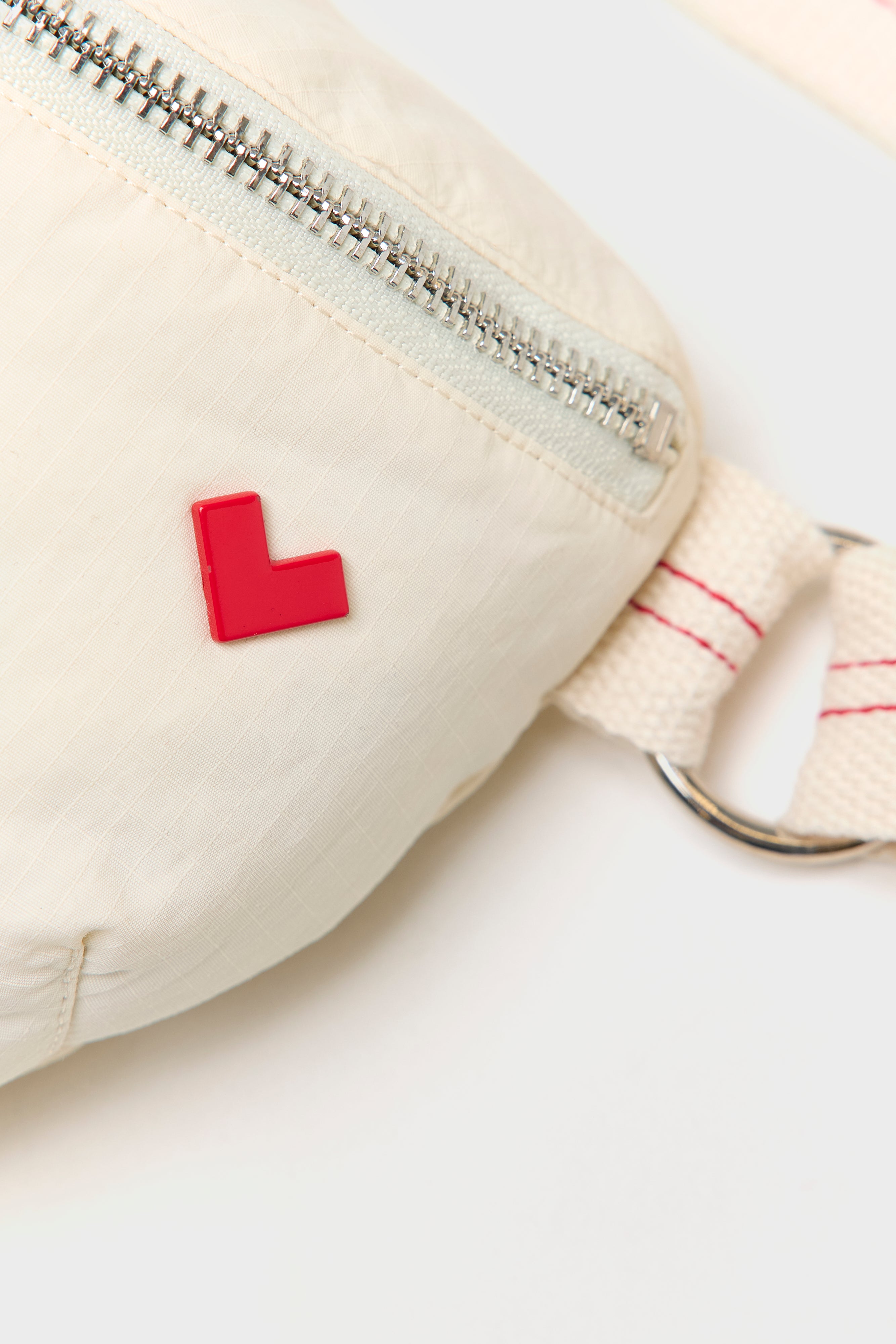 Heccy sling bag (261 / G / WHISPER)