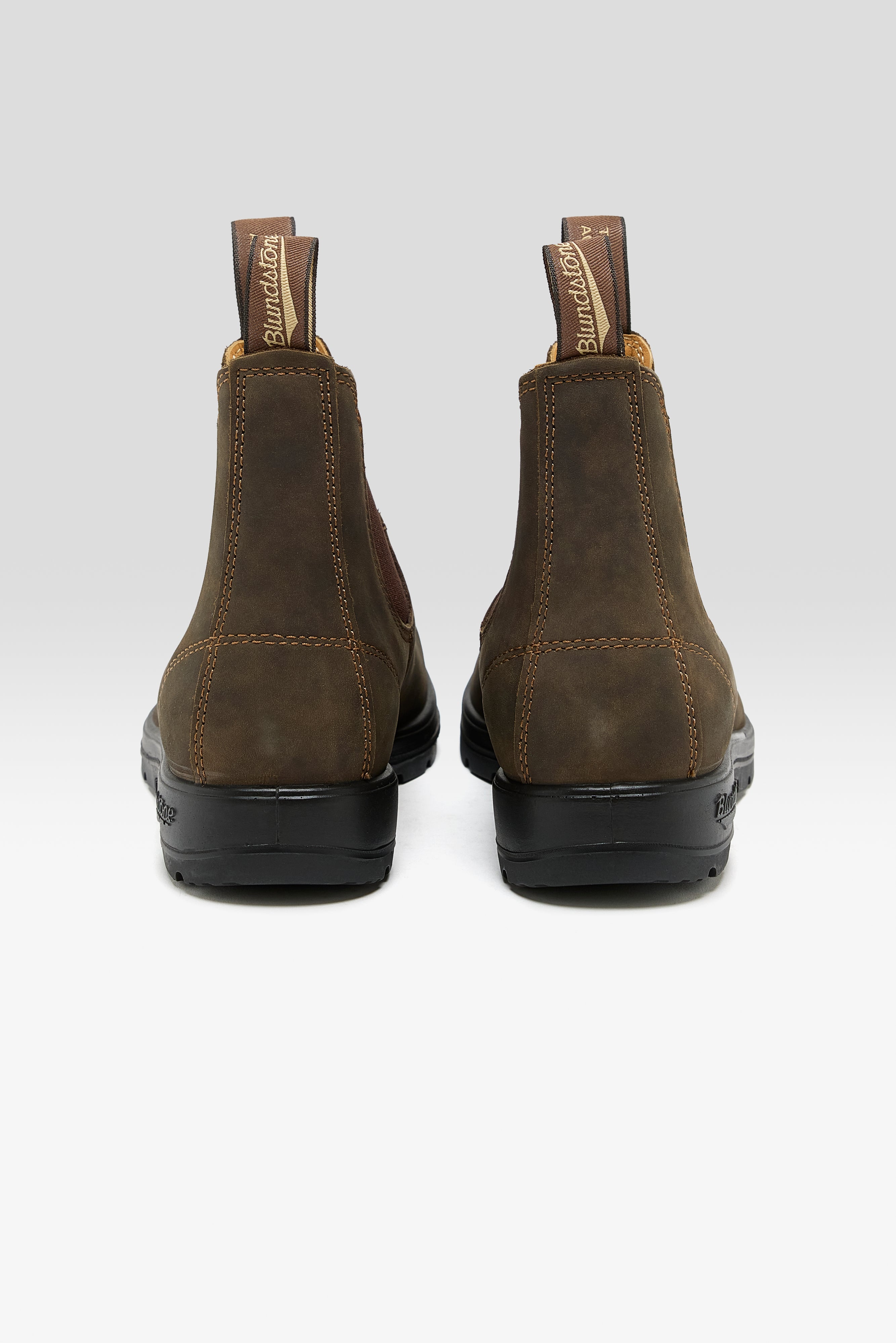 585 Classic Chelsea Boots for Women  (252 / W / BROWN)