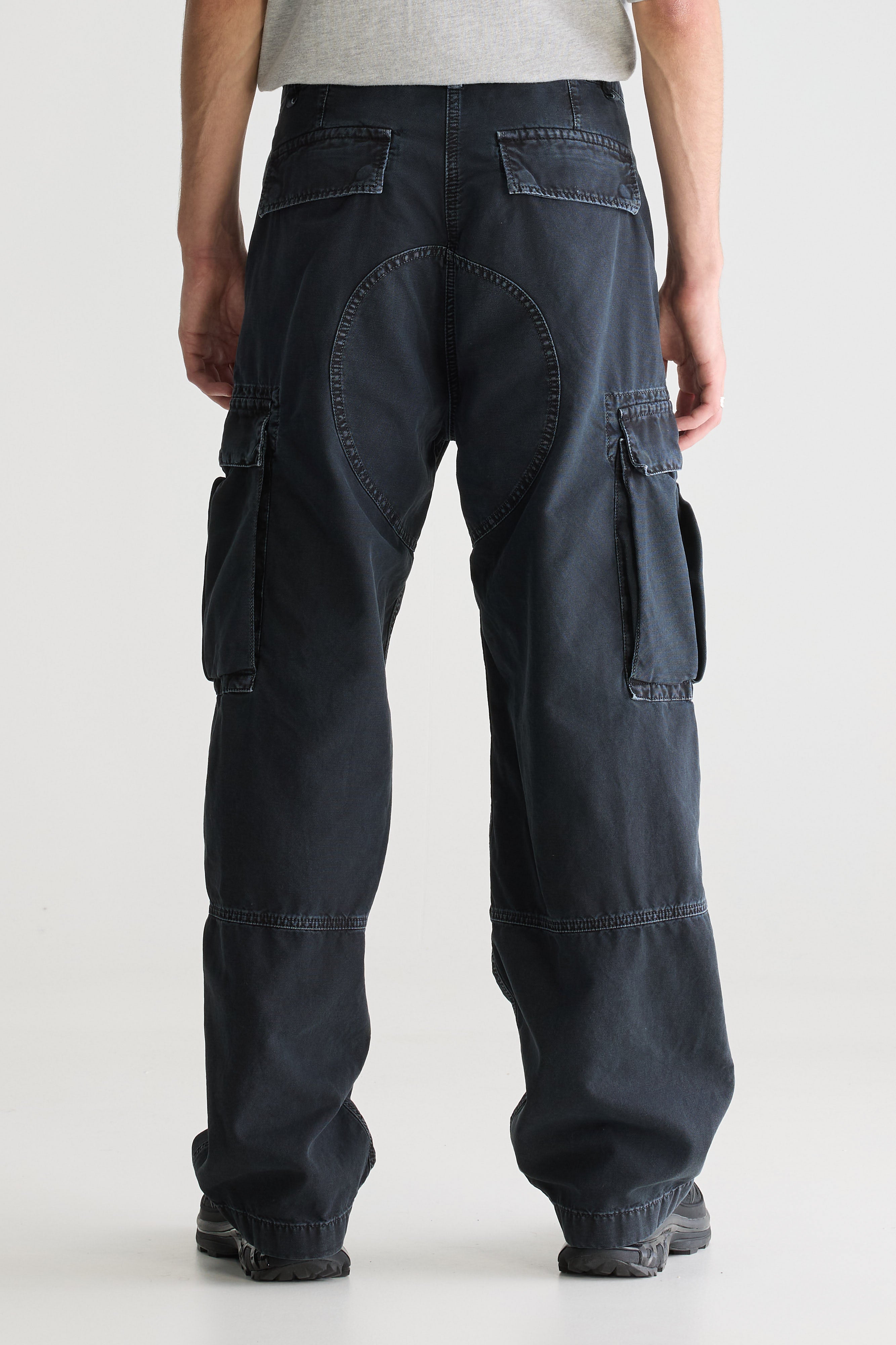 Kubi relaxed trousers (251 / M / CHARCOAL)