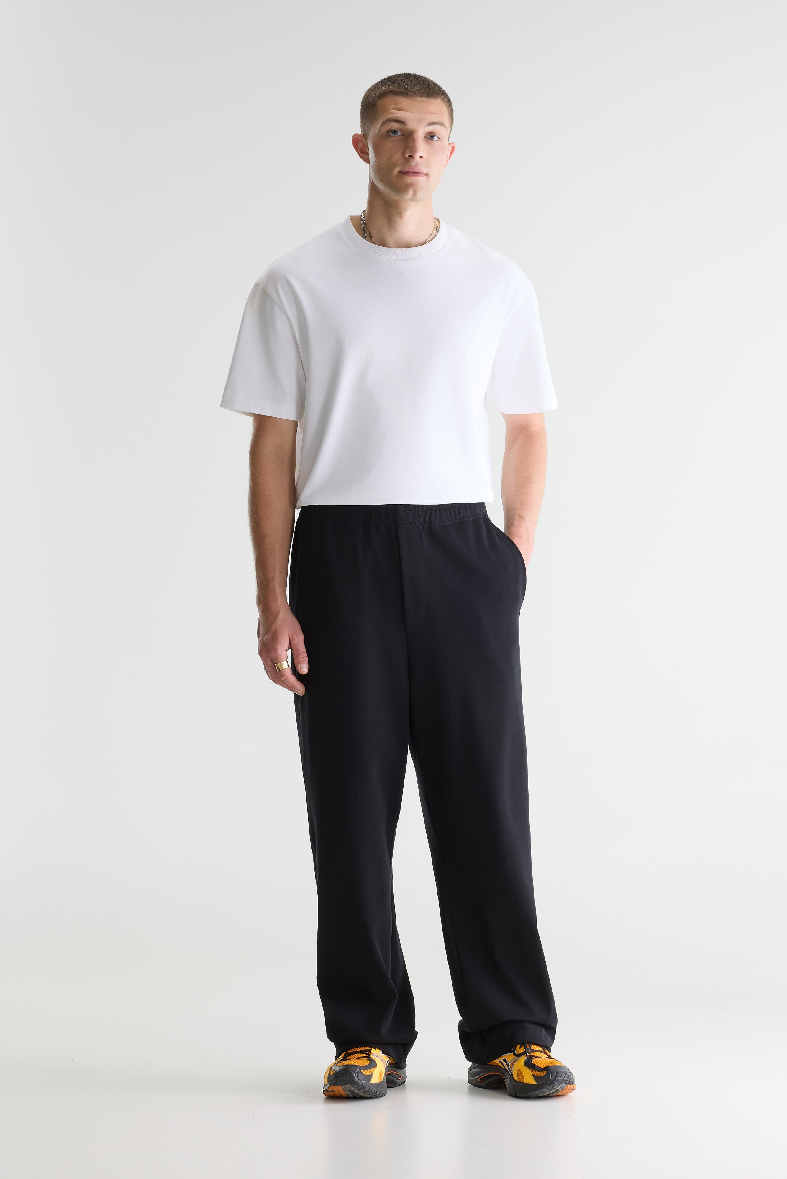 Flown Wide Jogging Pants - Black For Men | Bellerose