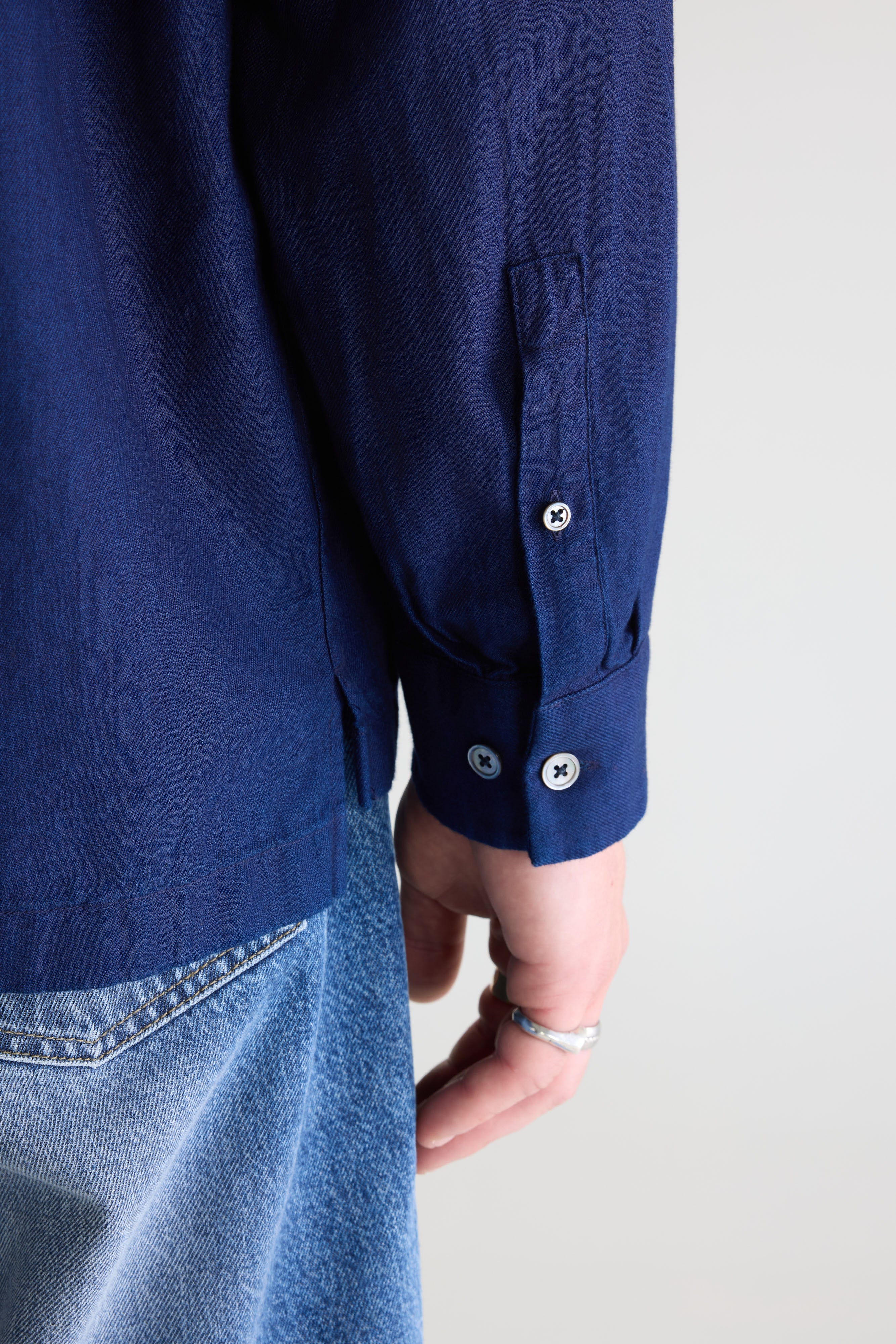 Flip relaxed shirt (261 / M / INDIGO)