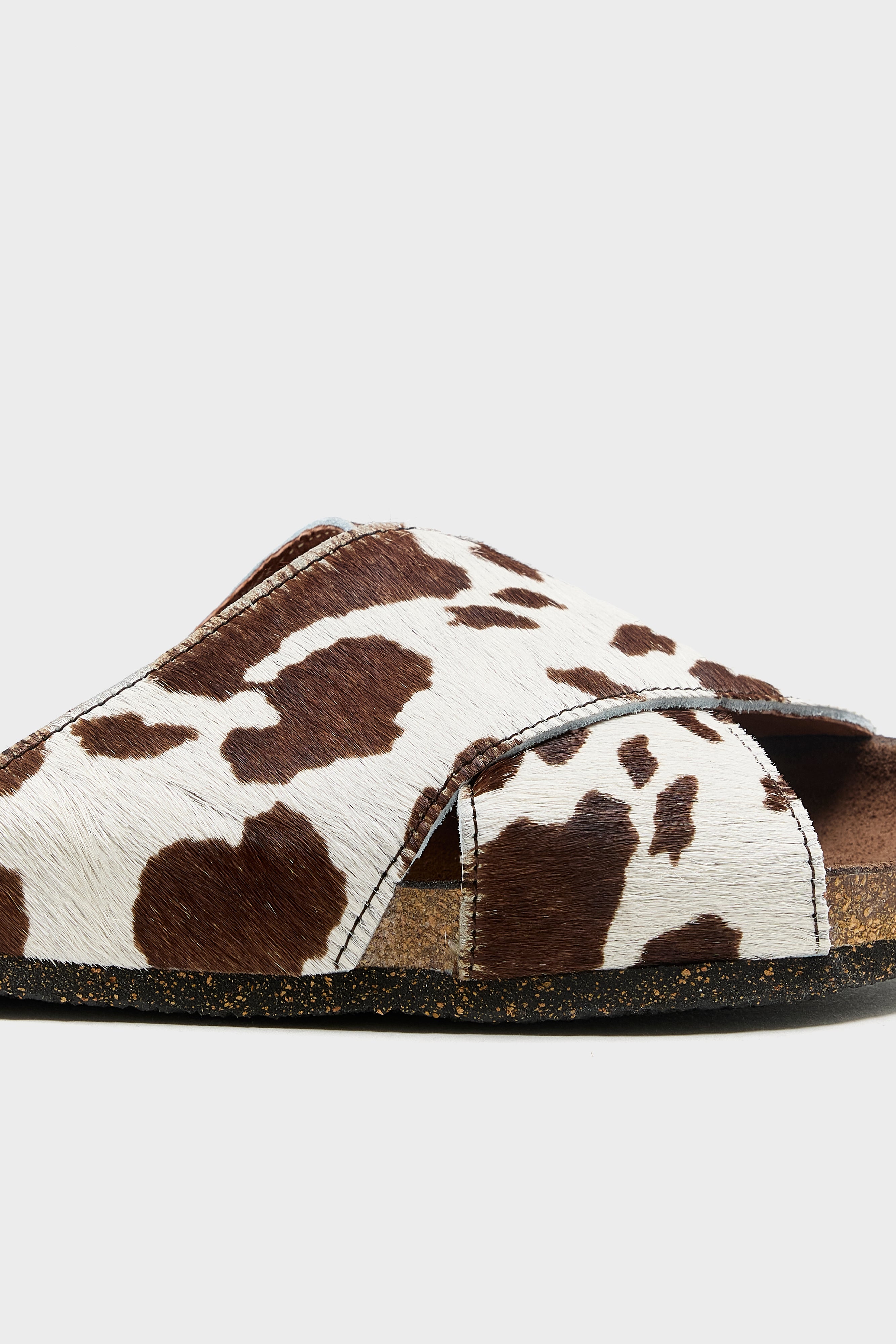 Cowprint Ponyhair Cross Sandals  (261 / W / BROWN)