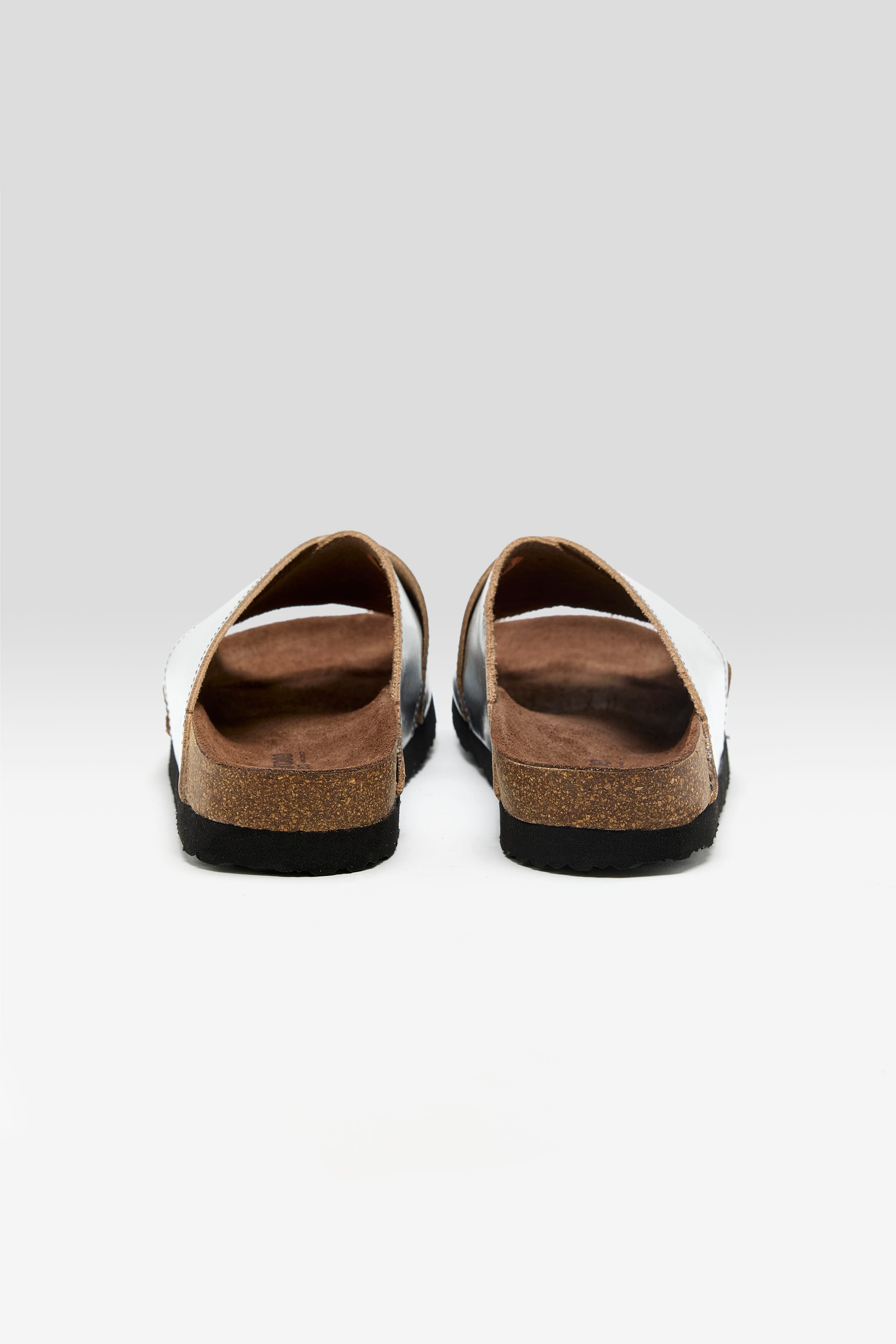 Metallic Leather Cross Sandals  (261 / W / SILVER)