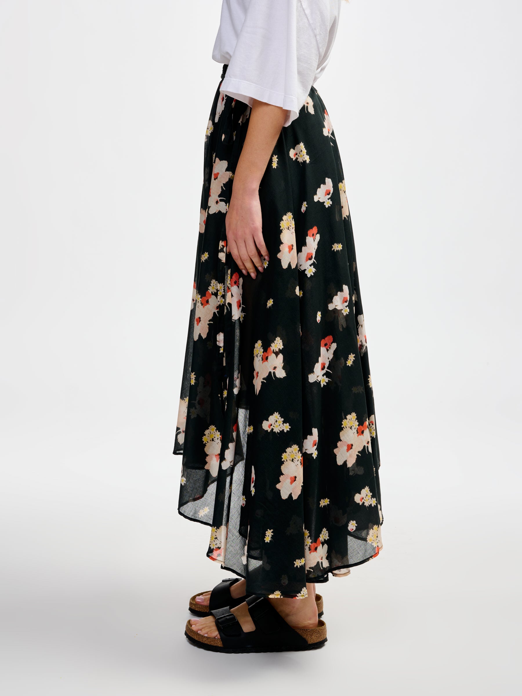 tilde skirt (241 / W / DISPLAY C)