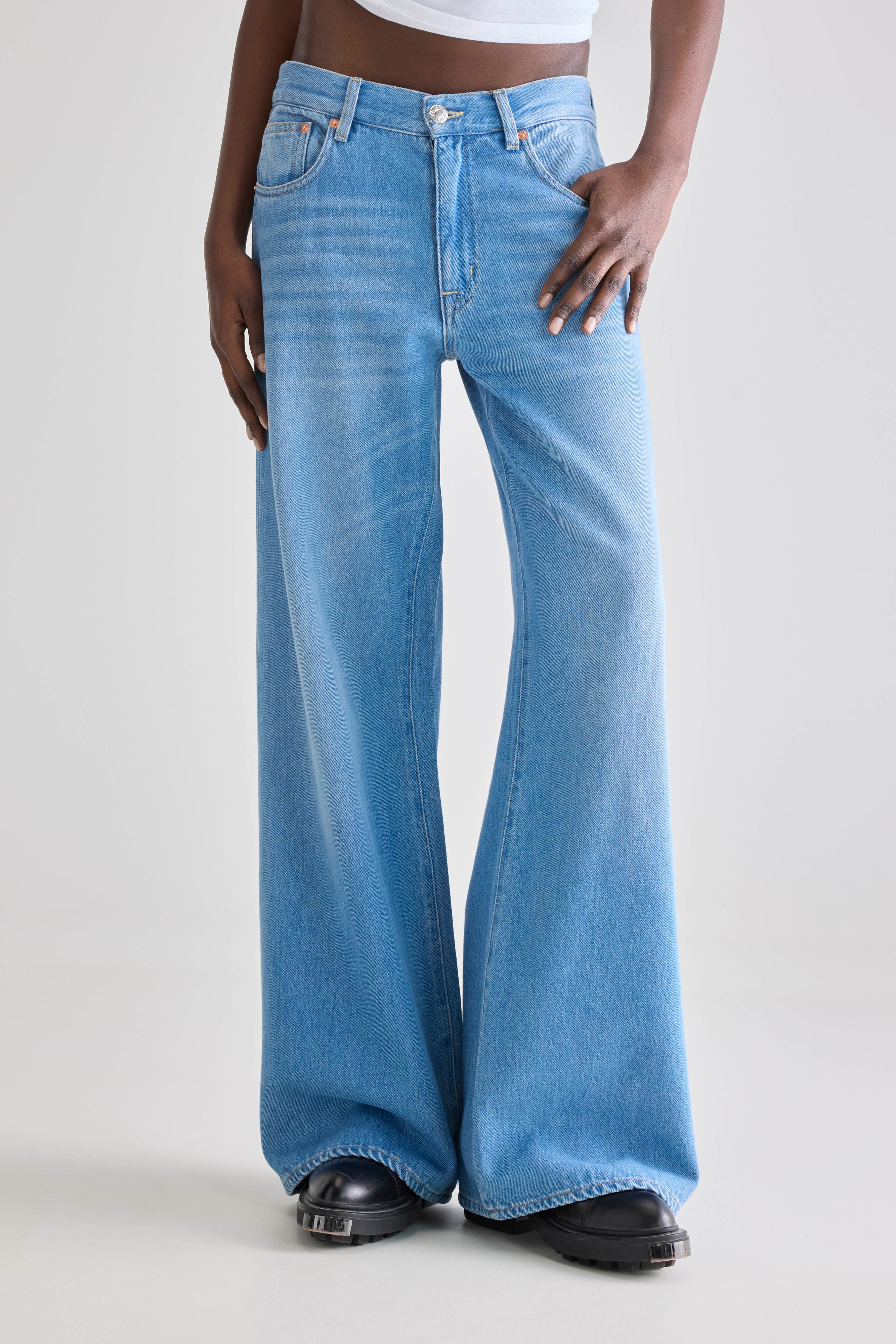 Denim N. 97 Wide Jeans - Lt blue bleach For Women | Bellerose