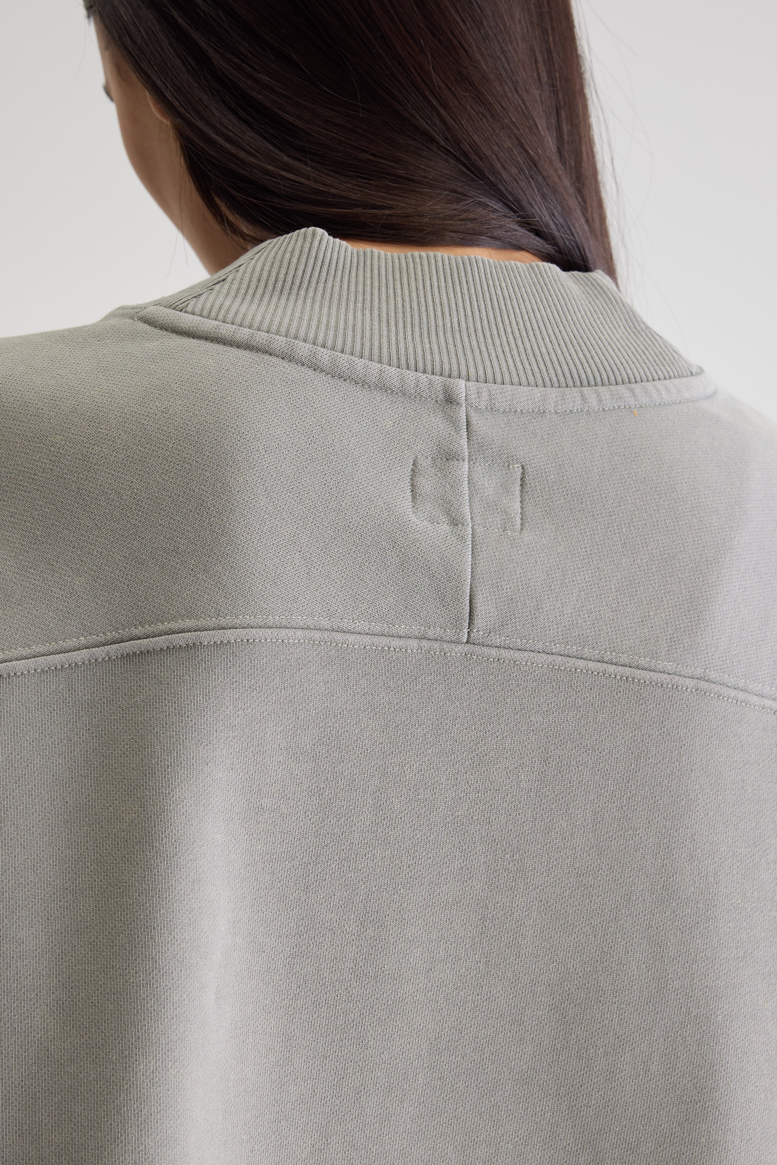 Sikiu cropped sweatshirt (251 / W / DUSTY OLIVE)