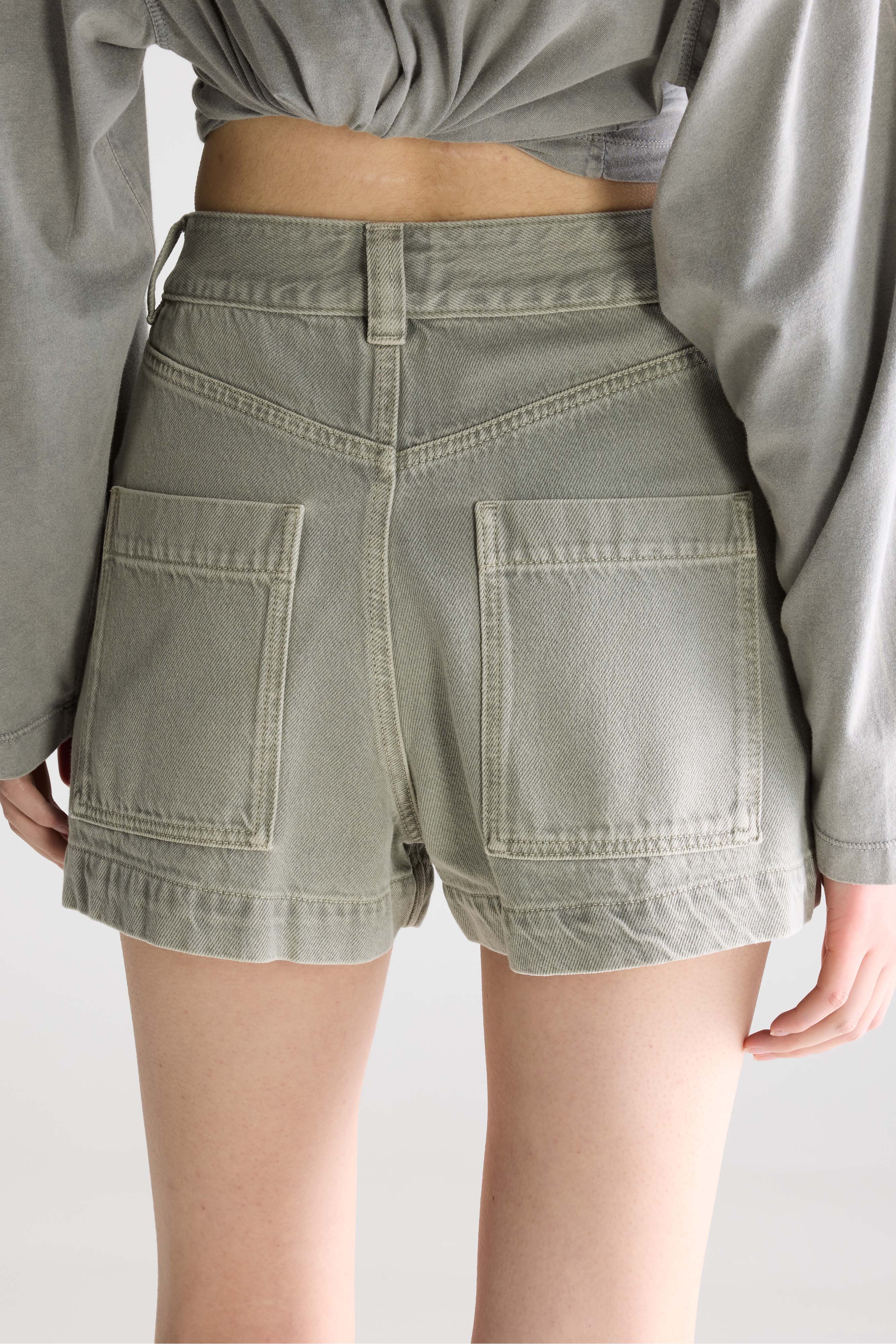 Prisma pleated denim shorts (261 / W / THYM)