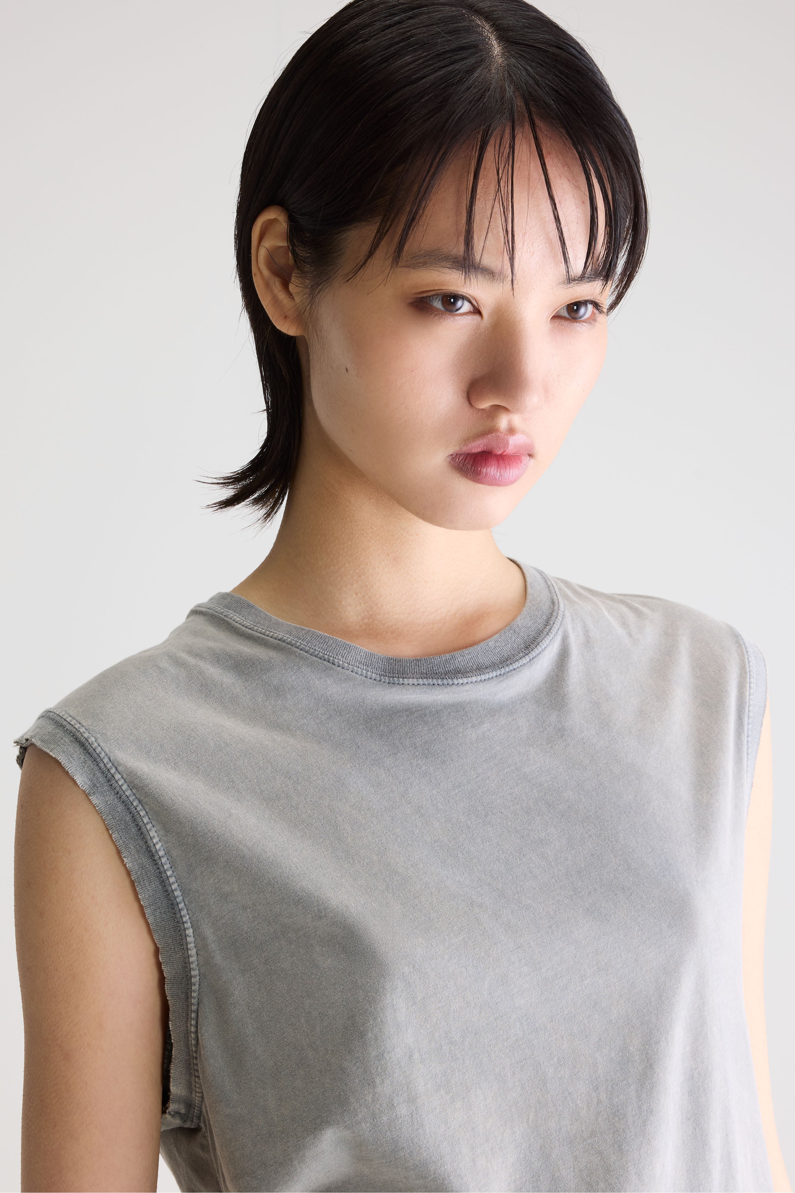 Falde sleeveless t-shirt (261 / W / BLACK SAND)