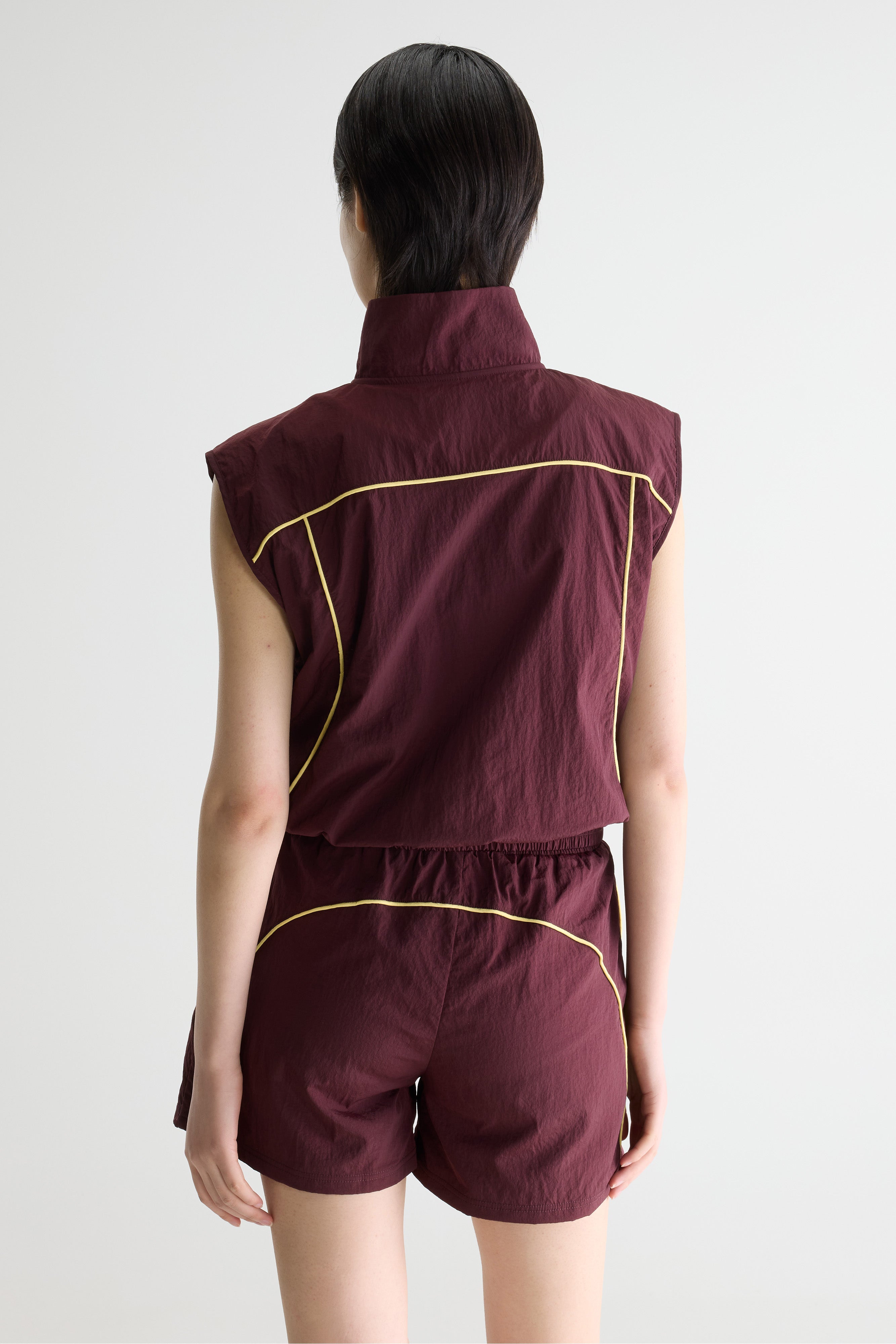 Tinta sleeveless sports veste (261 / W / WINE)