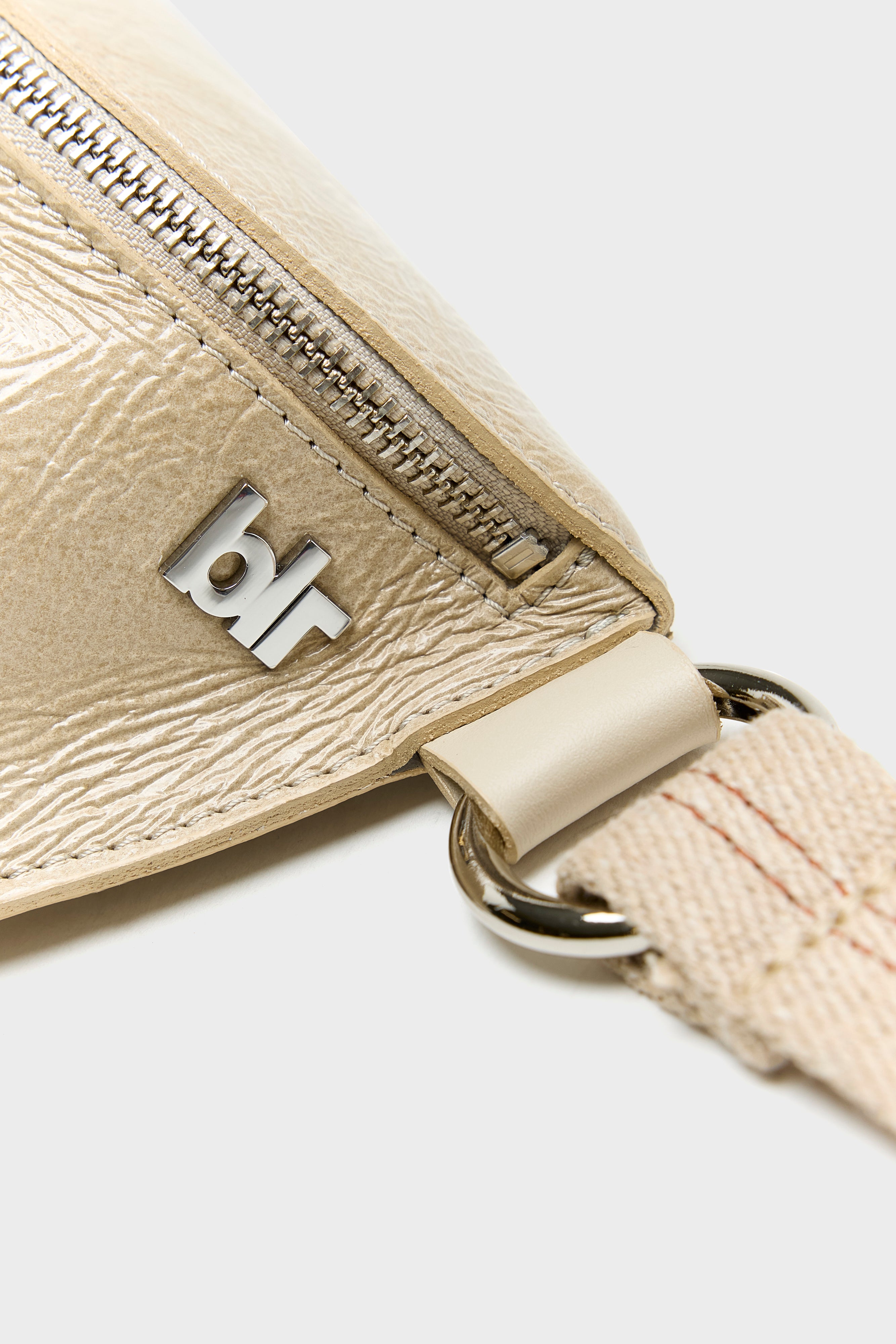 Rosie sling bag (261 / W / NUAGE)