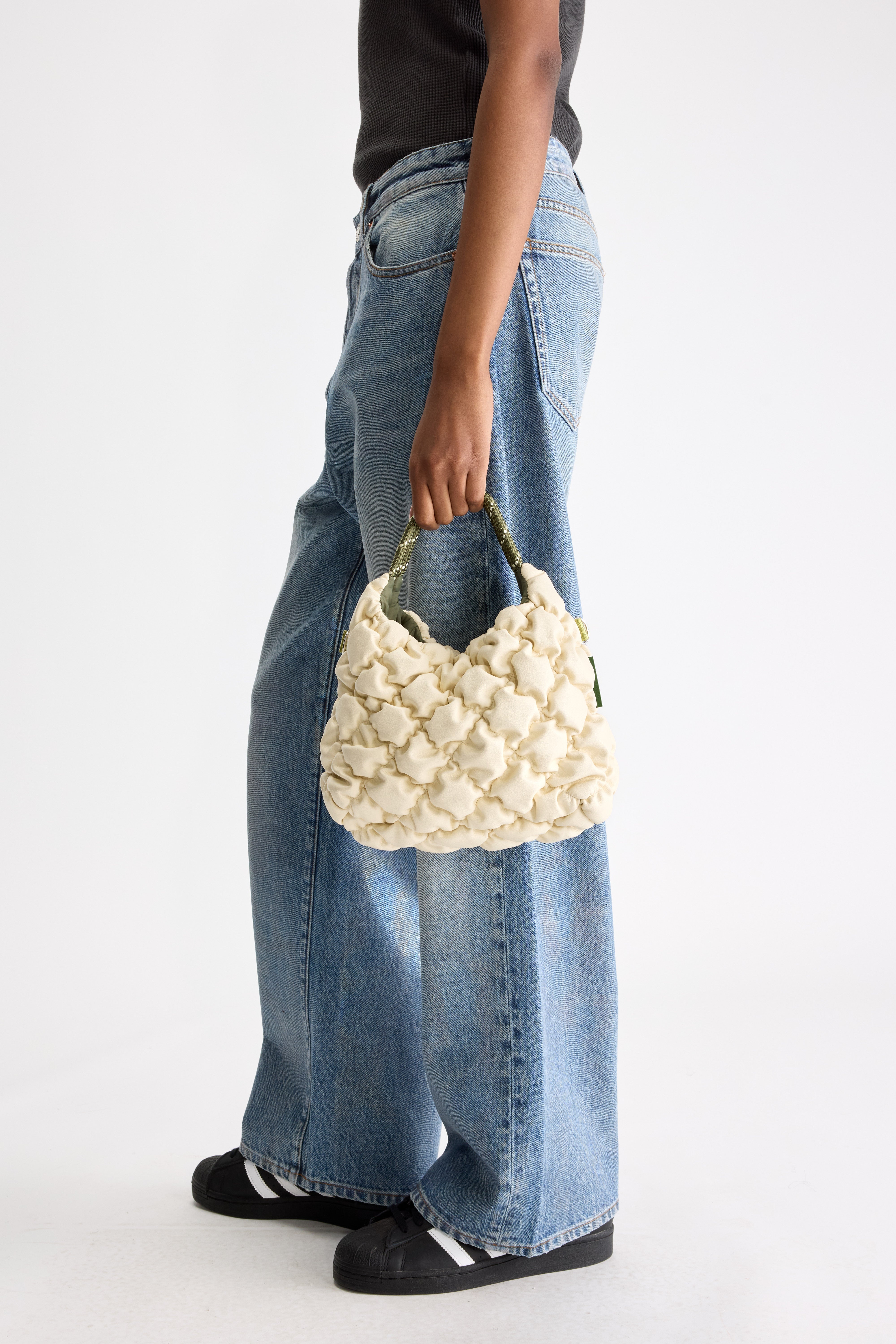 Helcro padded shoulder bag (261 / W / CREAM)