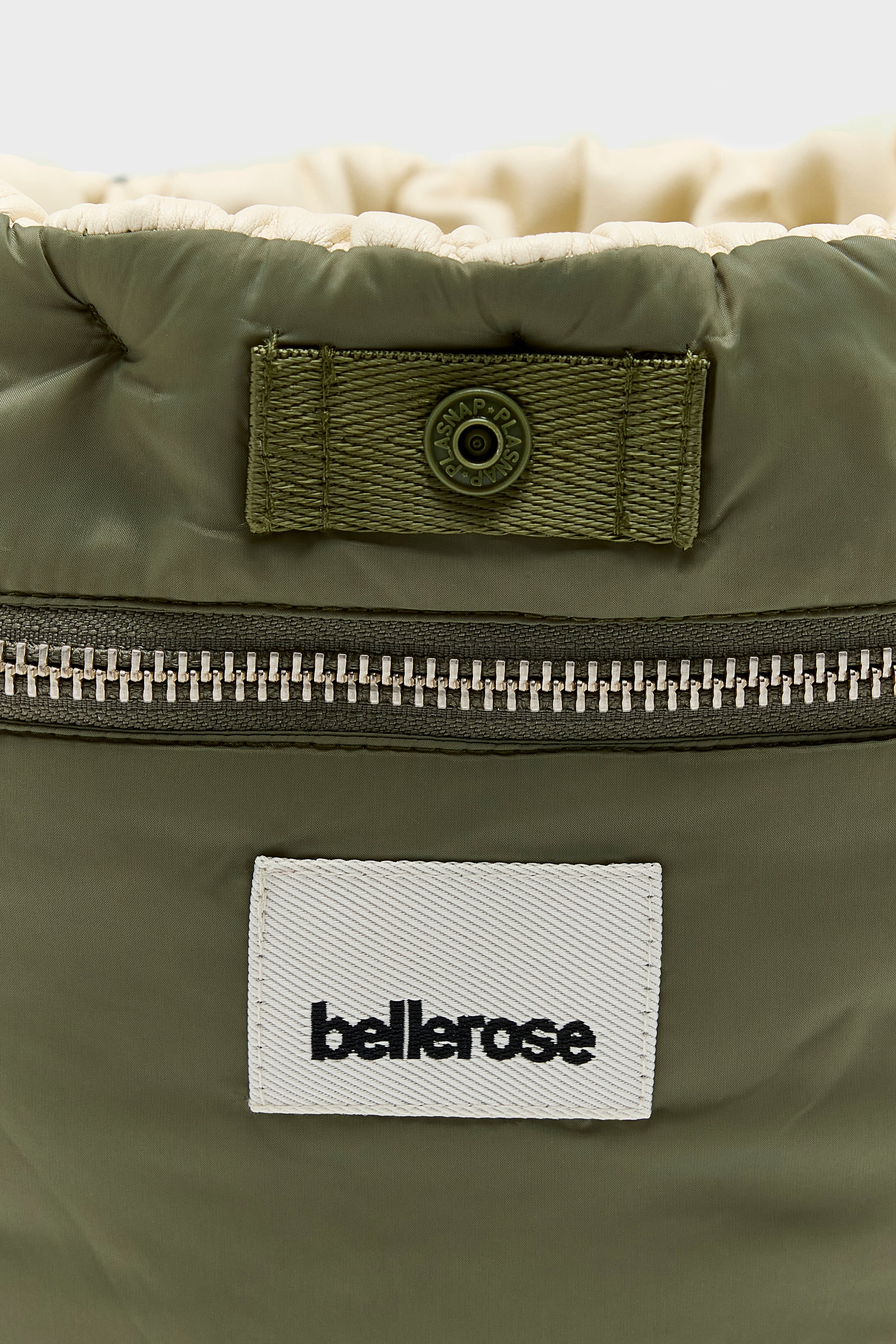 Helcro padded shoulder bag (261 / W / CREAM)
