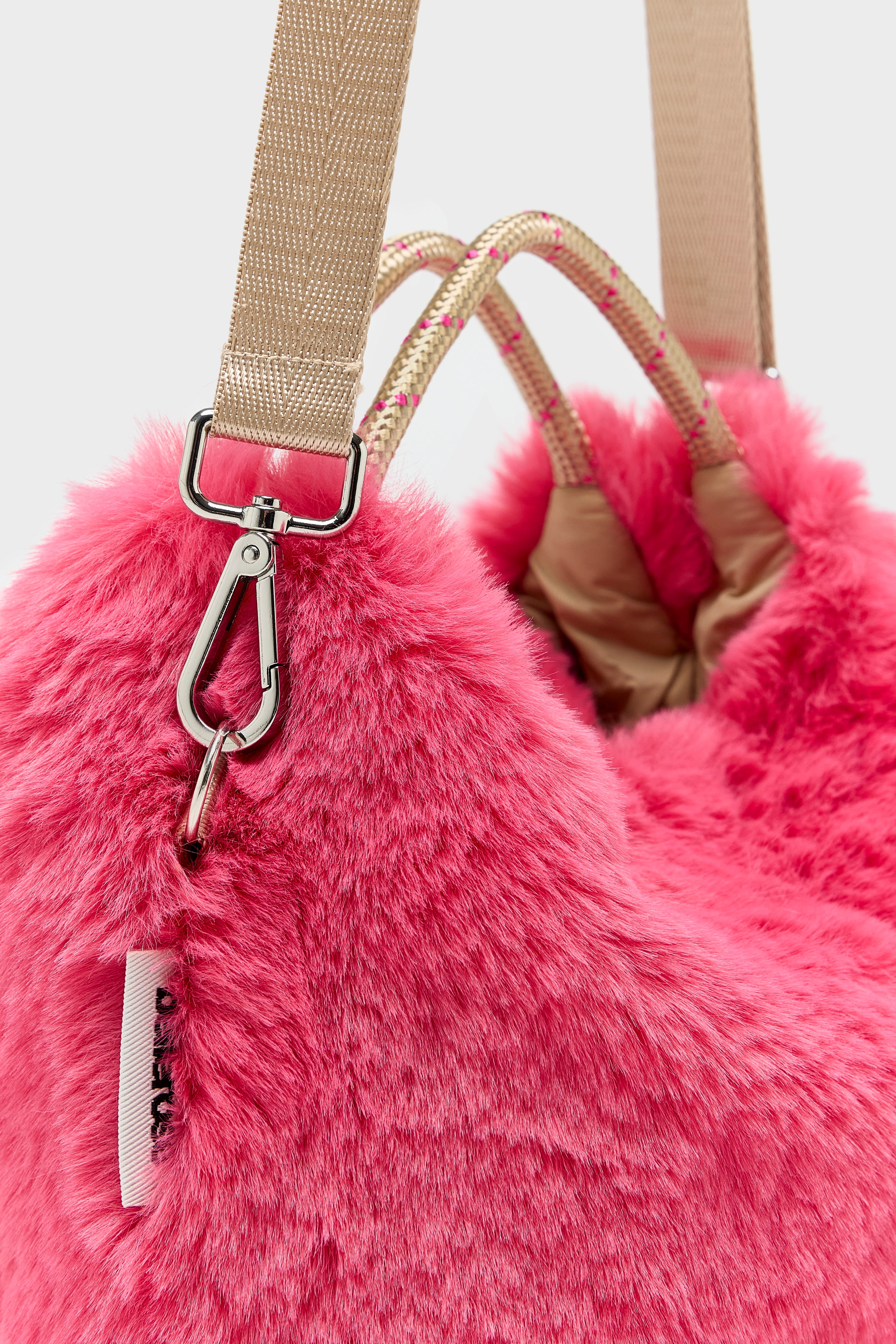 Helcro faux-fur shoulder bag (261 / W / GERANIUM)