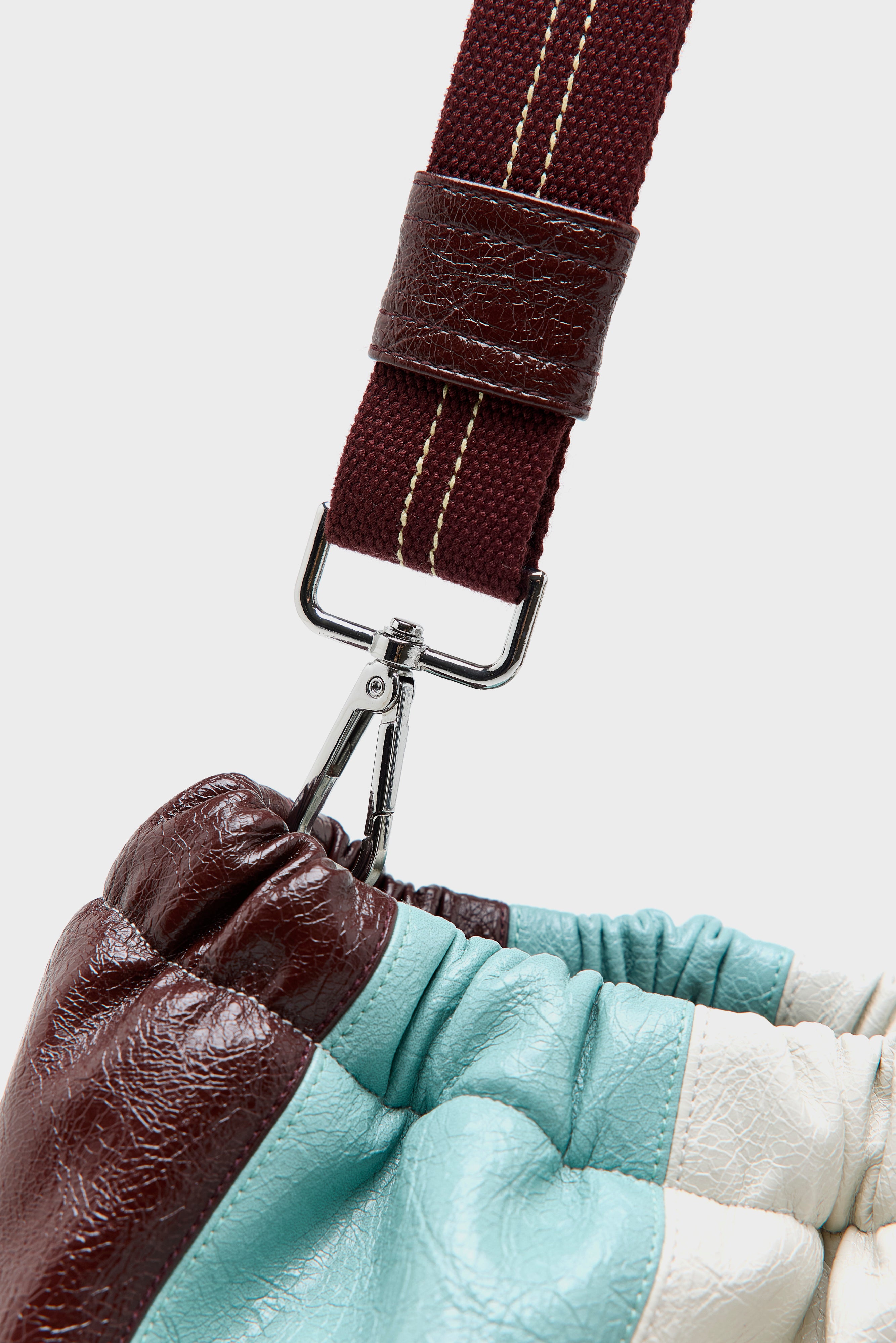 Hobby crossbody bag (261 / W / STRIPE B)