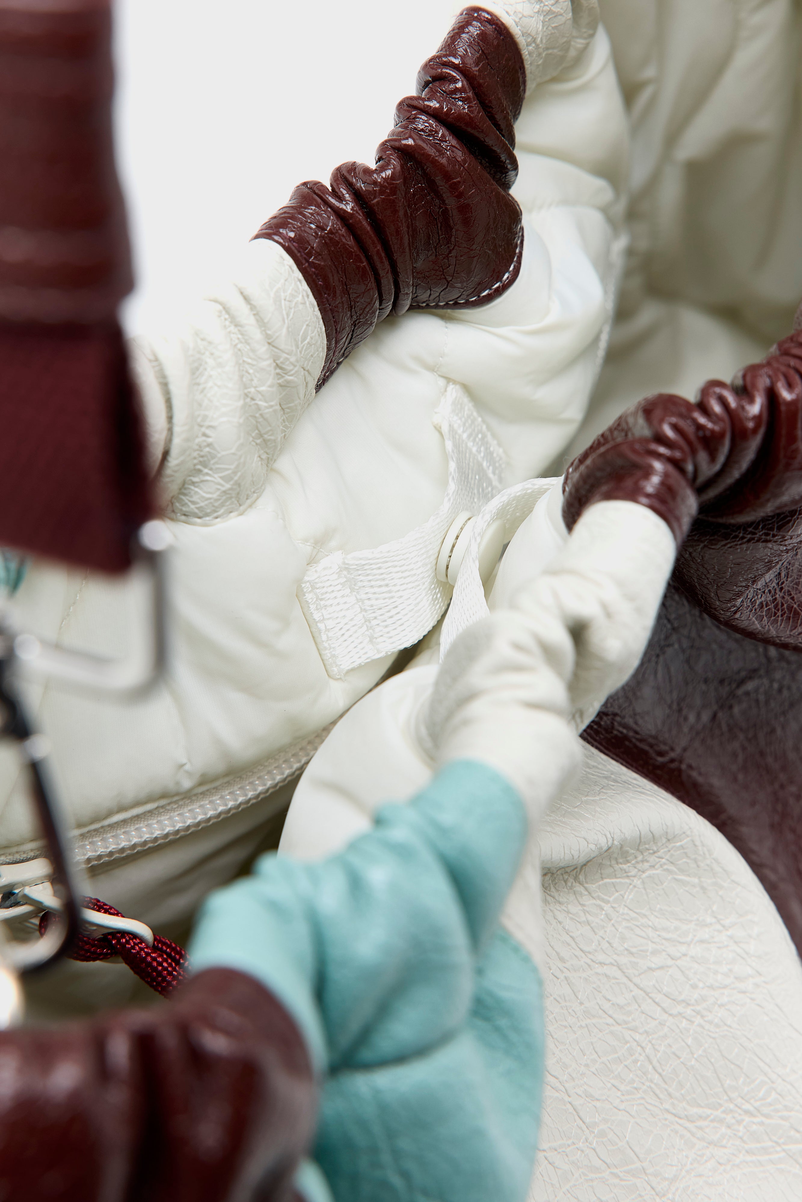 Hobby crossbody bag (261 / W / STRIPE B)