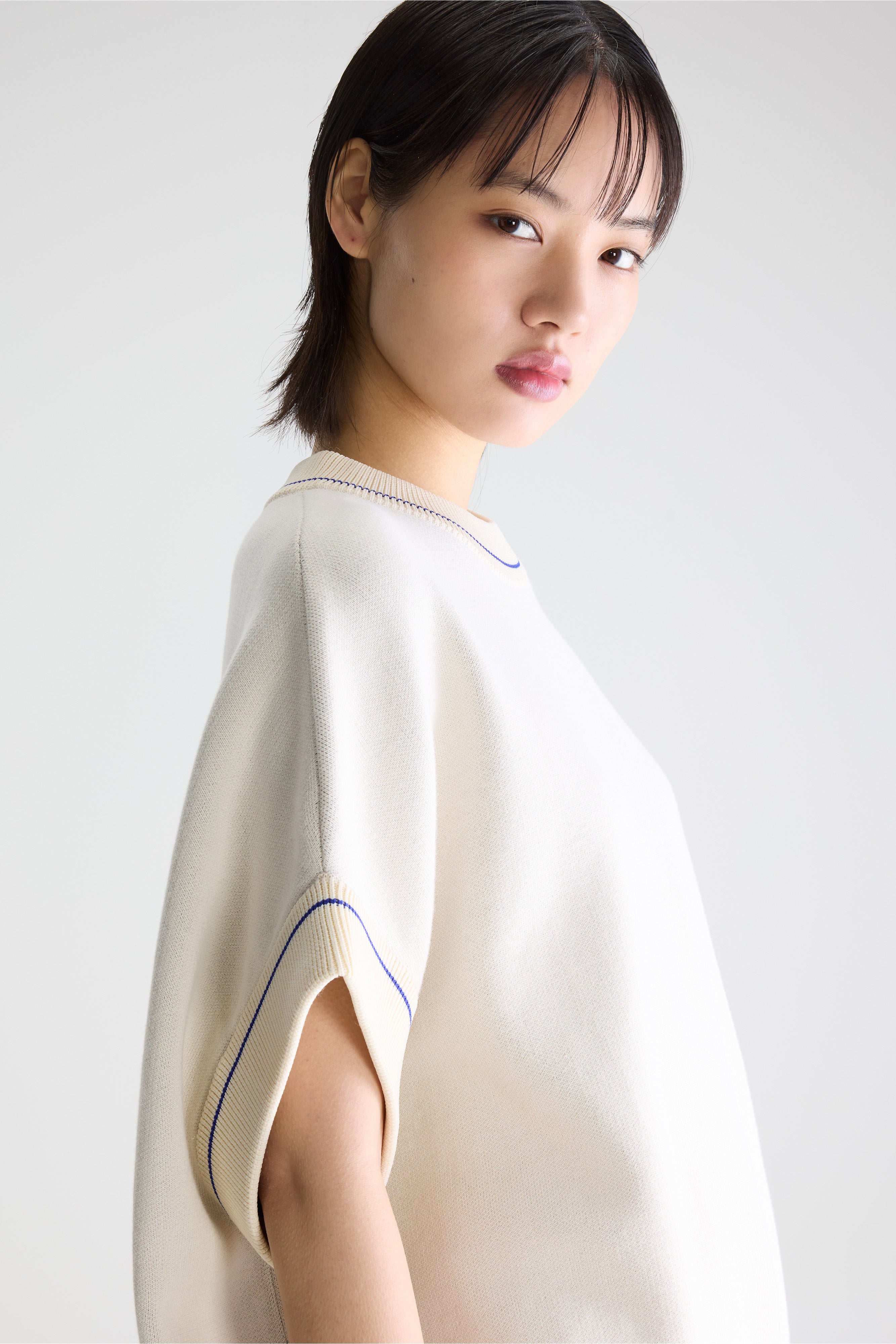 Angen sleeveless sweater (261 / W / MILKY WAY)
