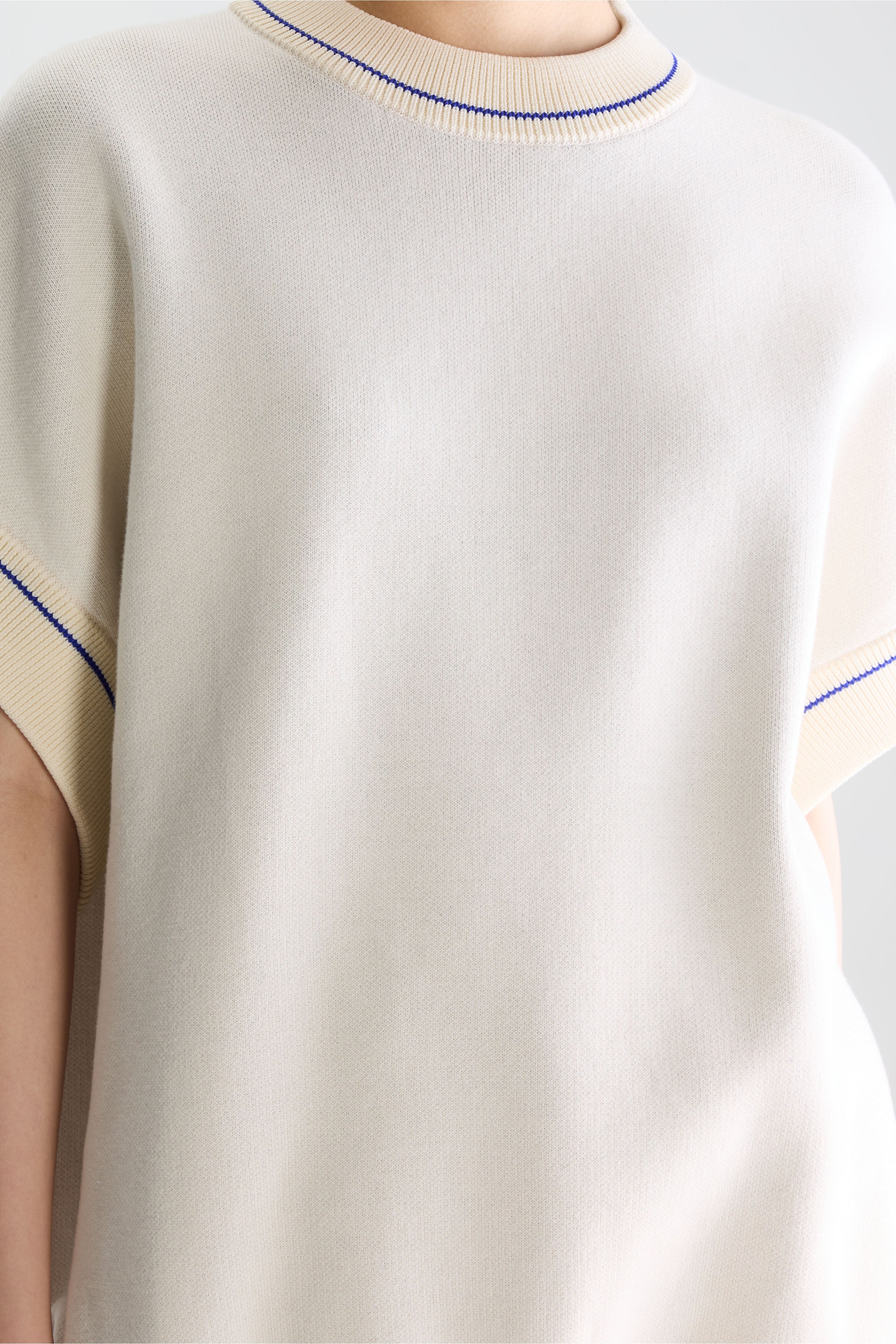 Angen sleeveless sweater (261 / W / MILKY WAY)