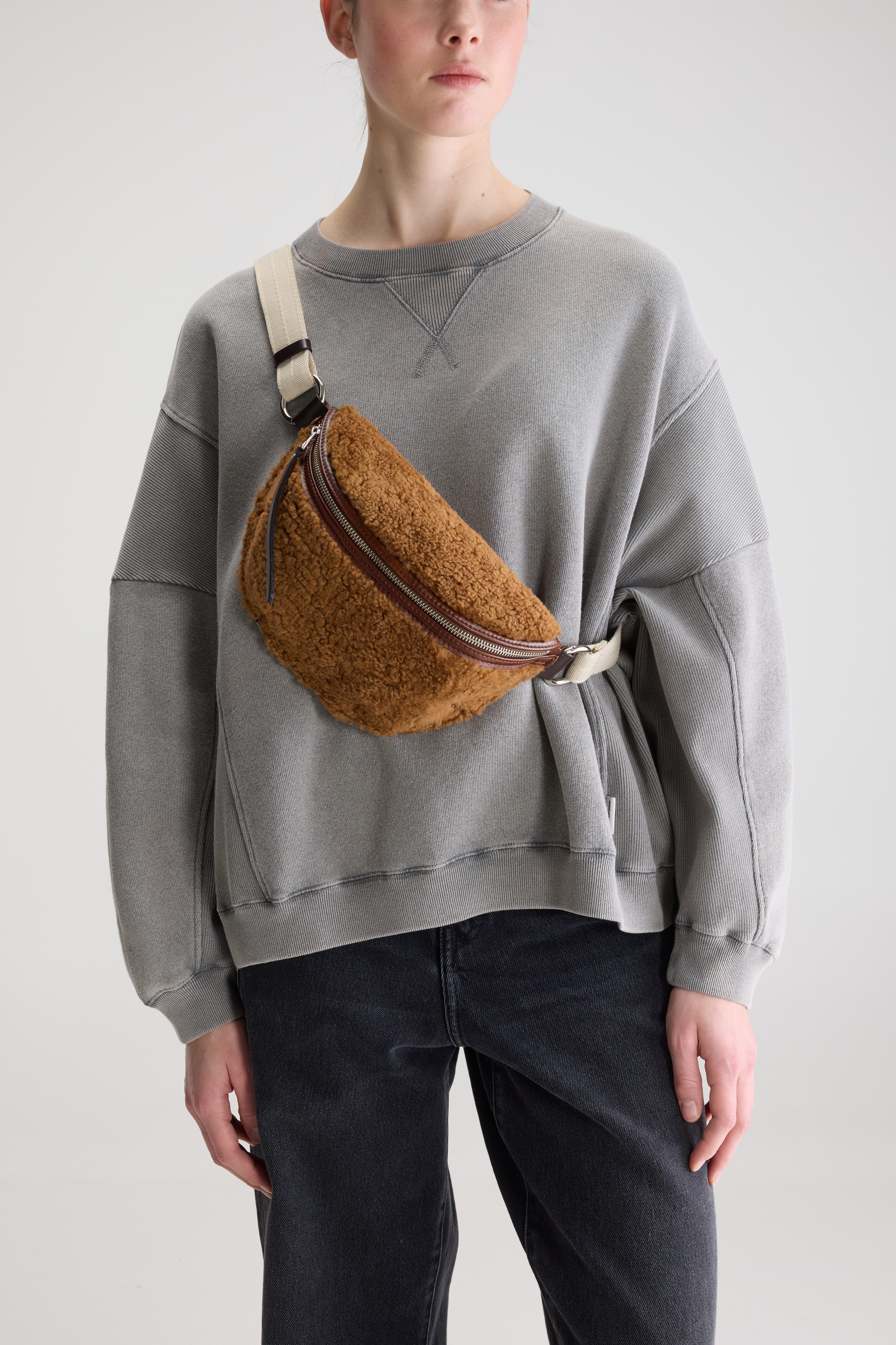 Rosie sling bag (262 / W / PECAN)