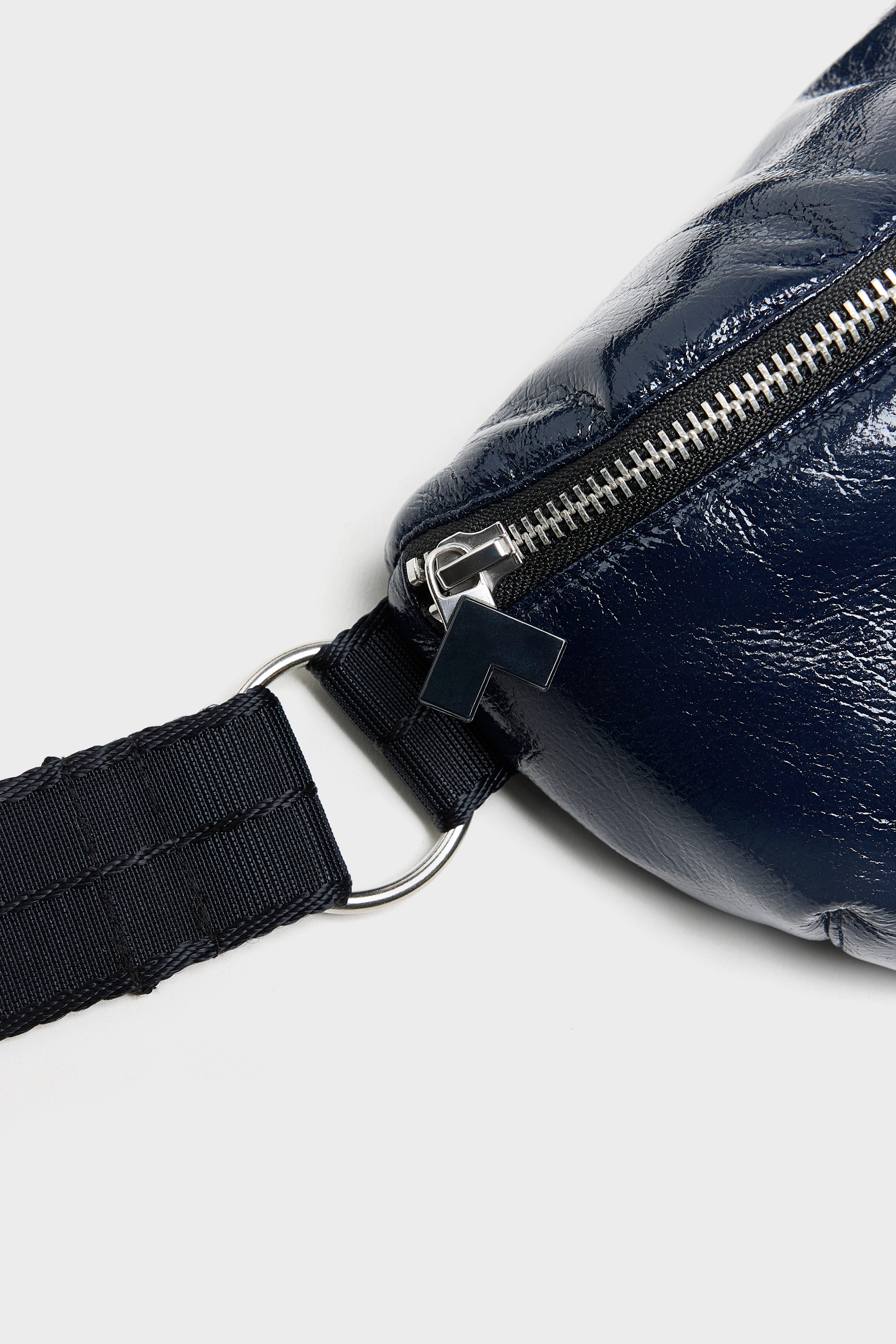 Hosie sling bag (262 / W / CAPTAIN)