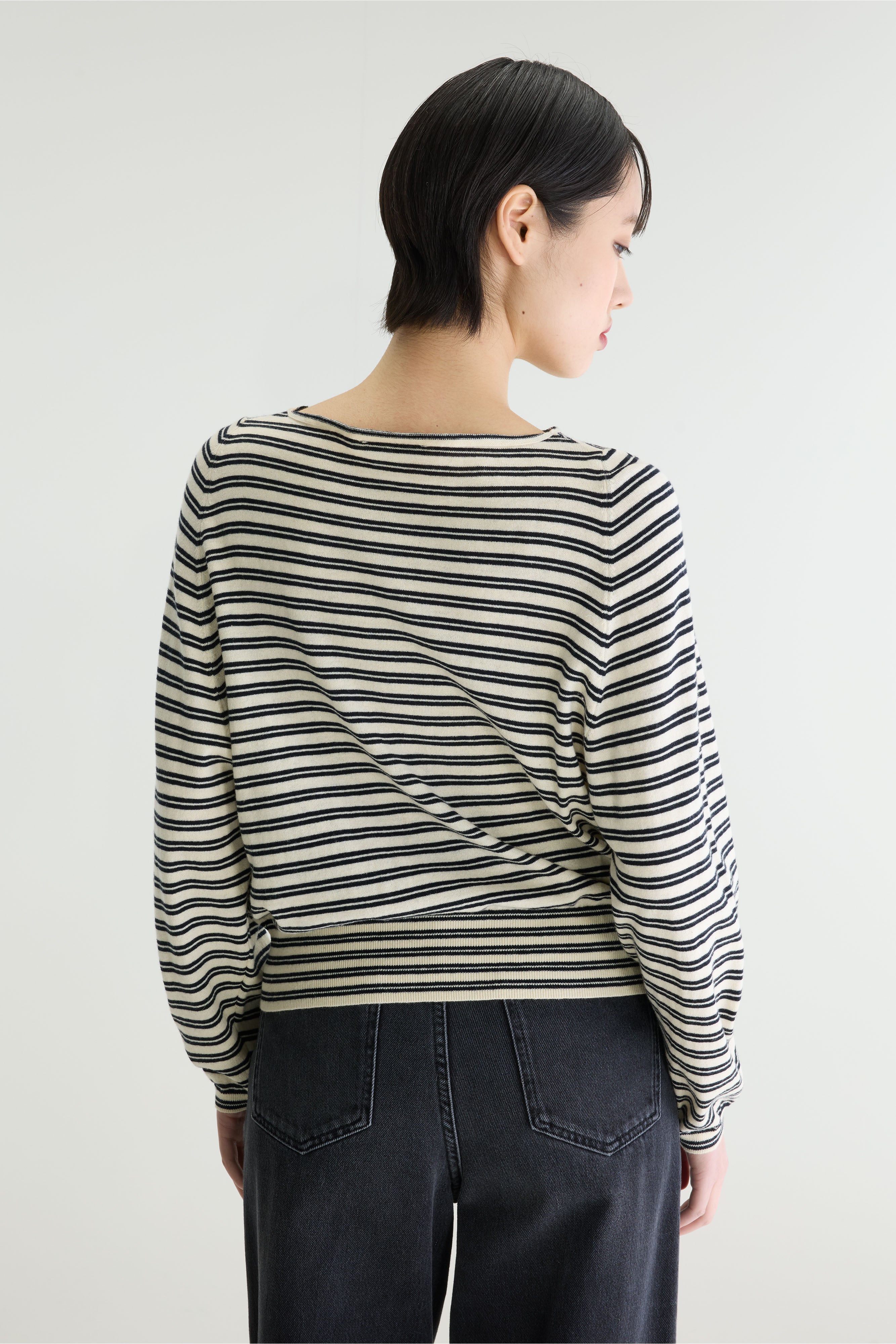 Gerhi relaxed sweater (262 / W / STRIPE A)