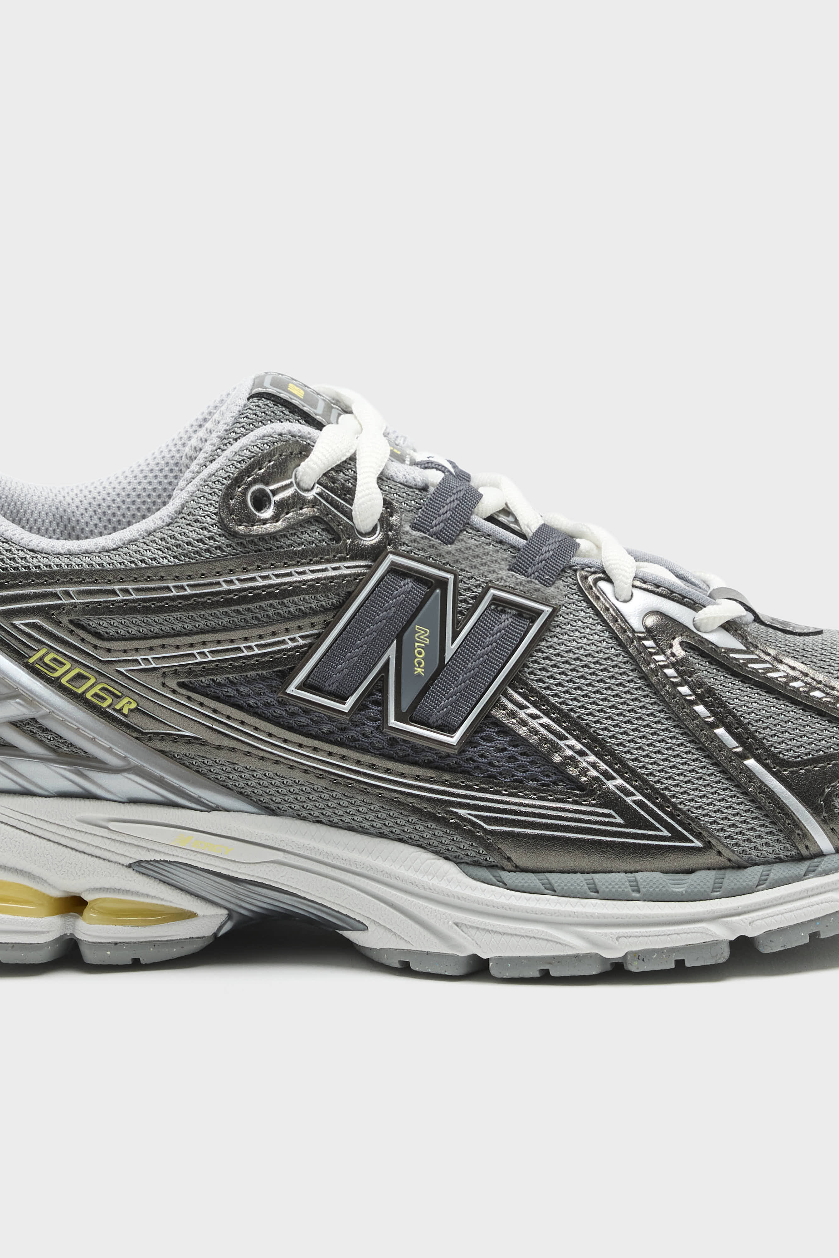 1906R for Women  (261 / W / METAL)