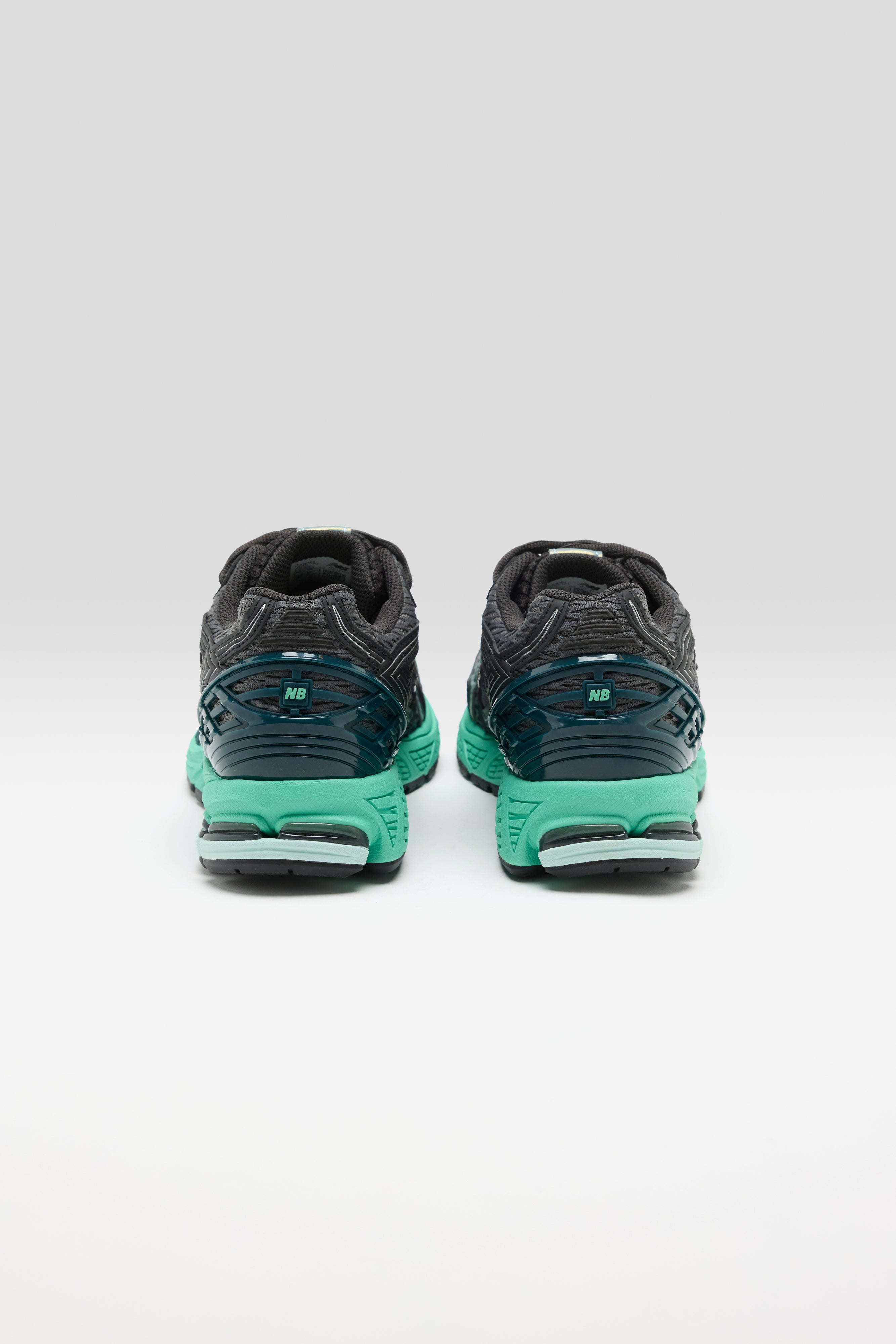 1906R pour Femme  (261 / W / BLACK)