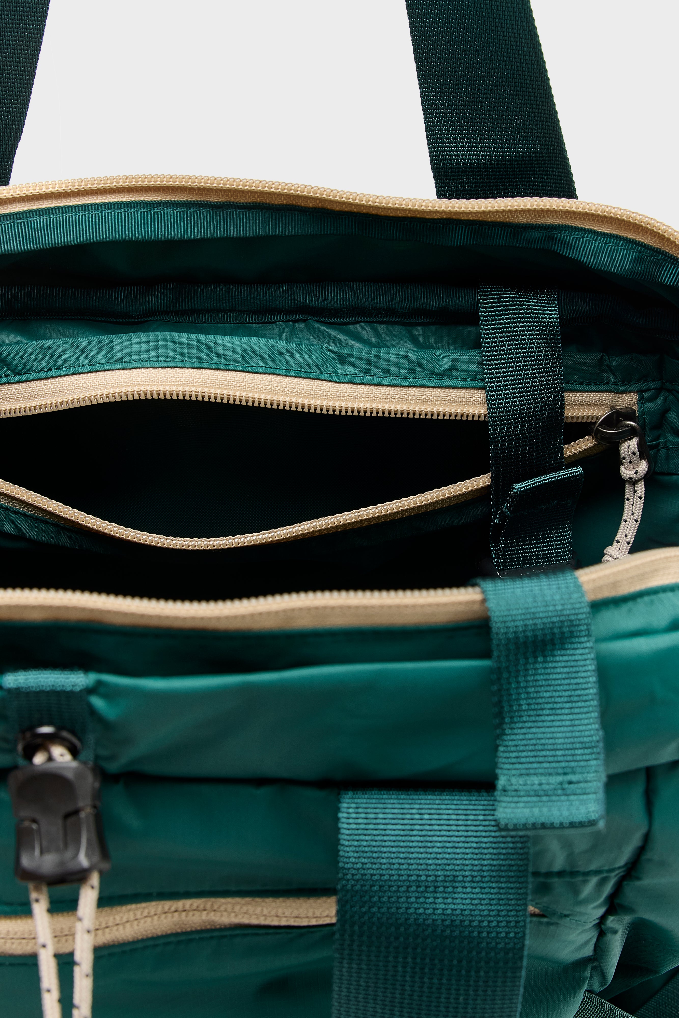 Terravia Tote Pack  (252 / W / GREEN)