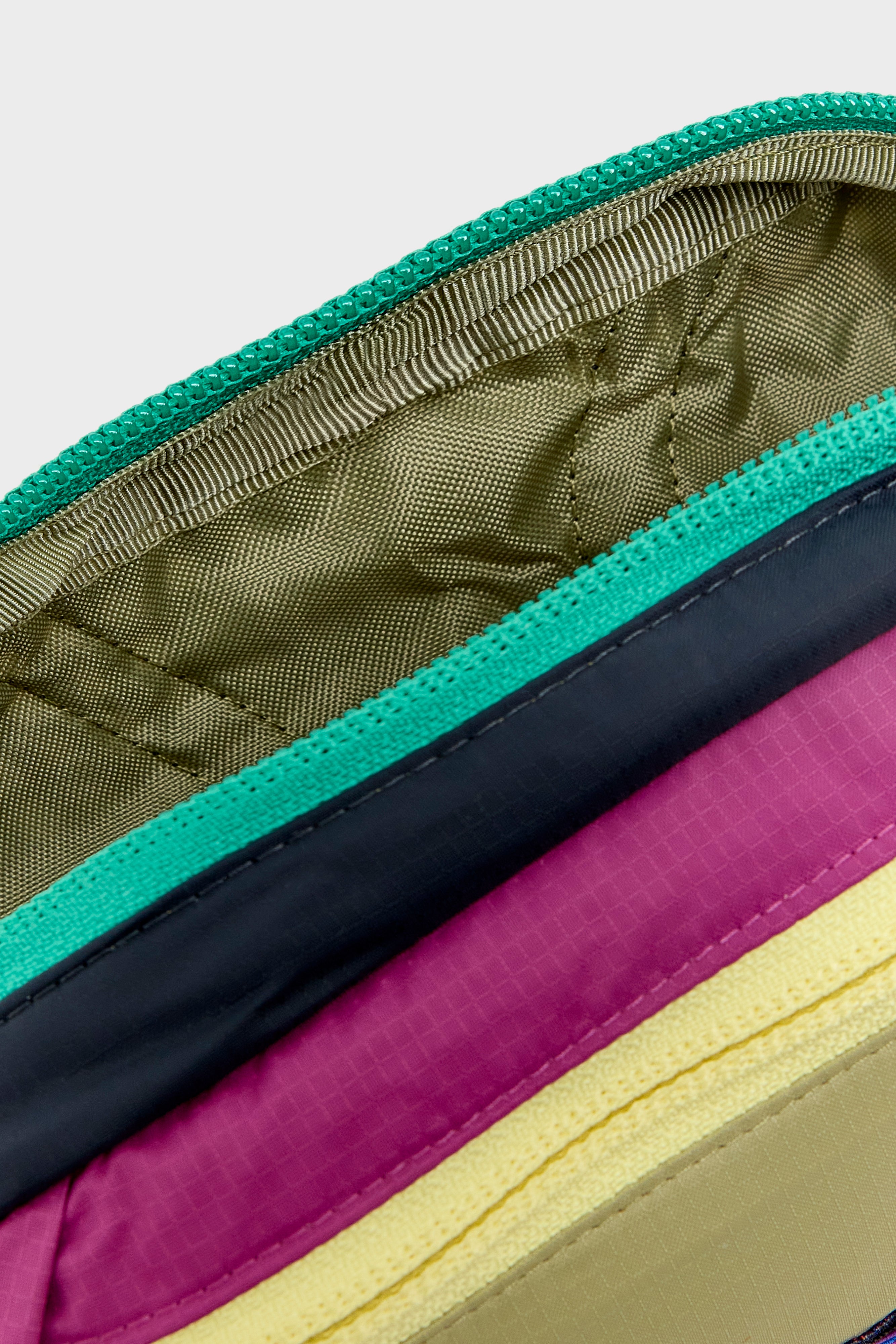 Terravia Mini Hip Pack  (261 / W / MULTICOLOR)