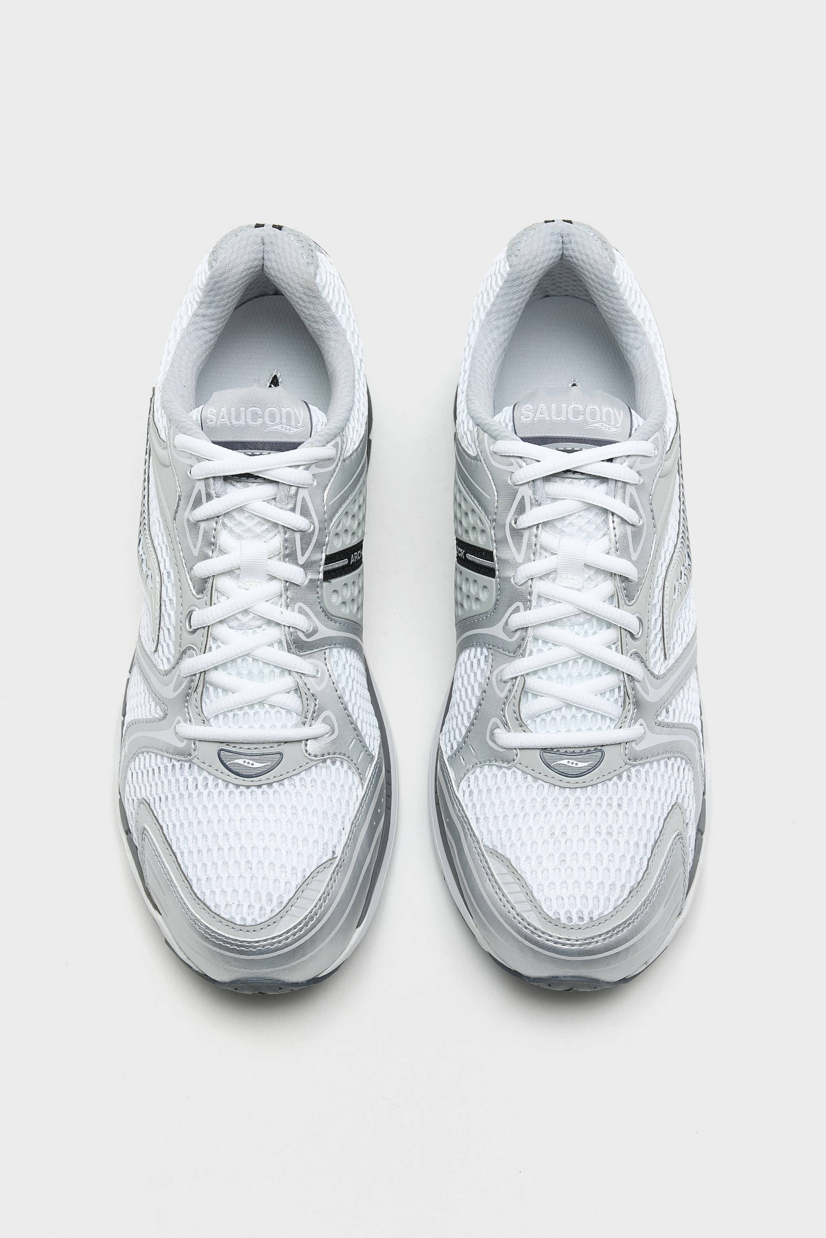ProGrid Triumph 4 for Men  (261 / M / SILVER)