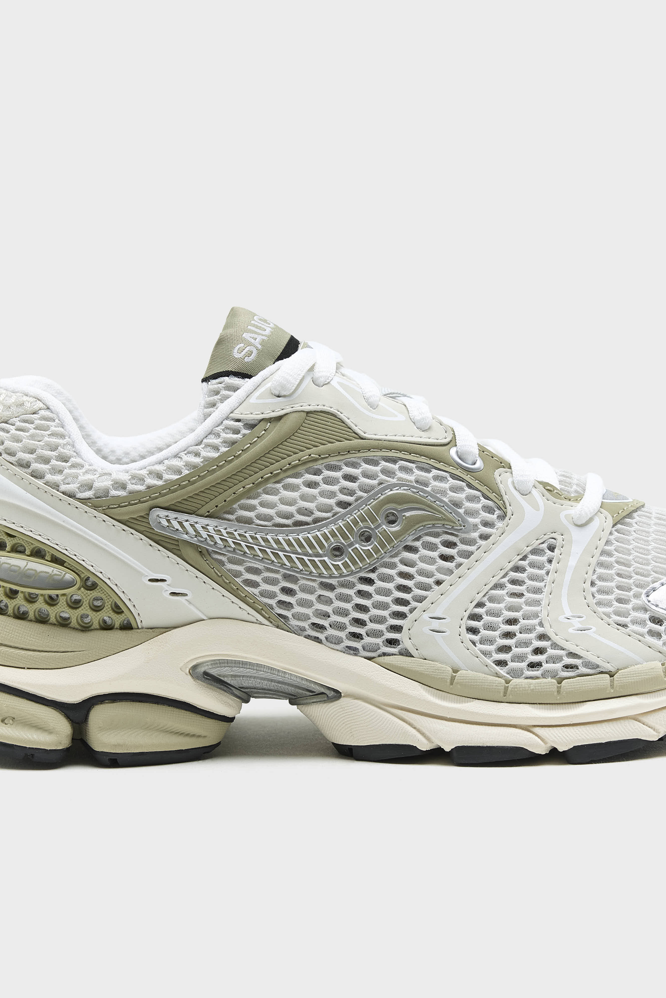 ProGrid Triumph 4 for Women  (261 / W / WHITE)