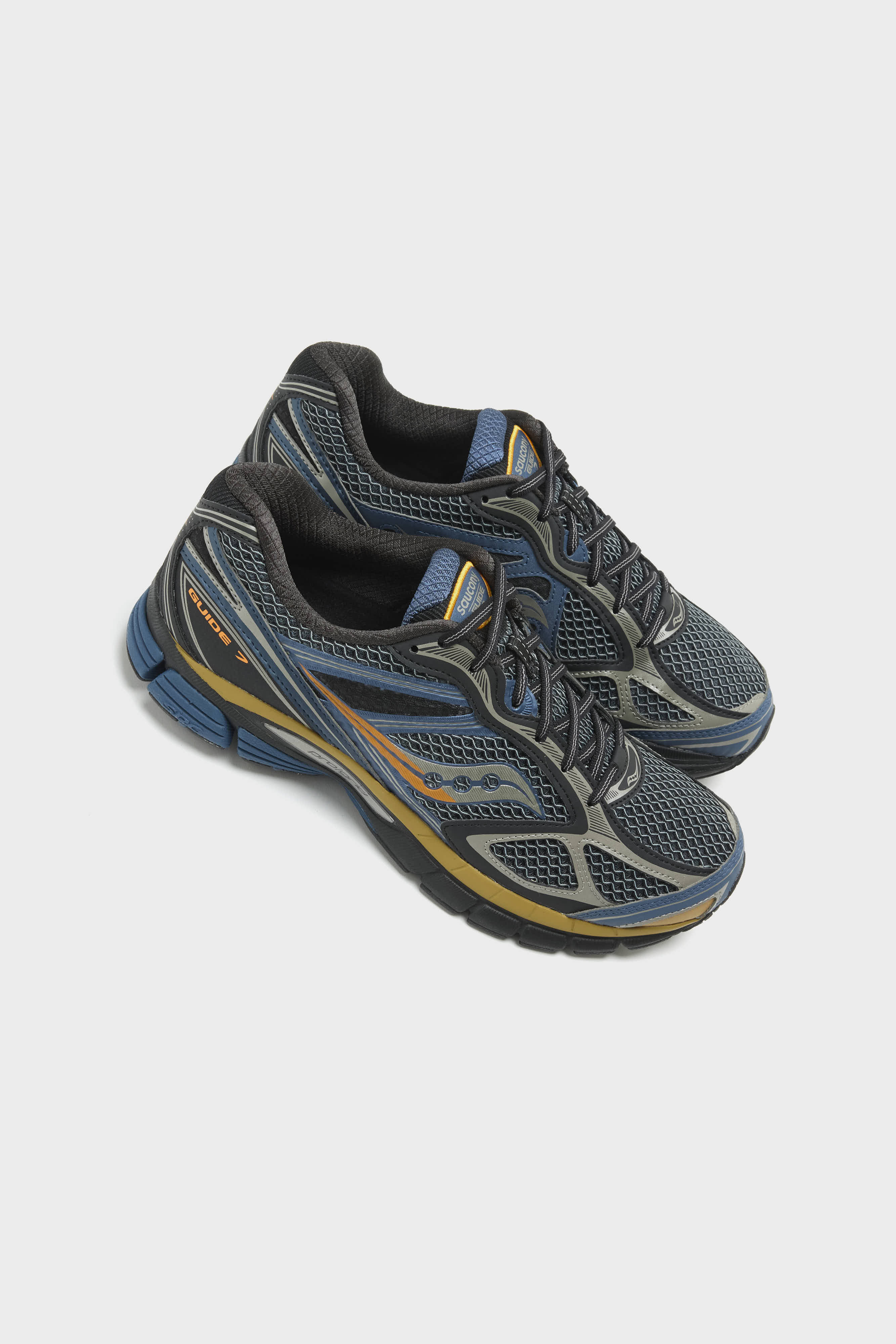 ProGrid Guide 7 Disrupt for Men  (261 / M / BLACK)