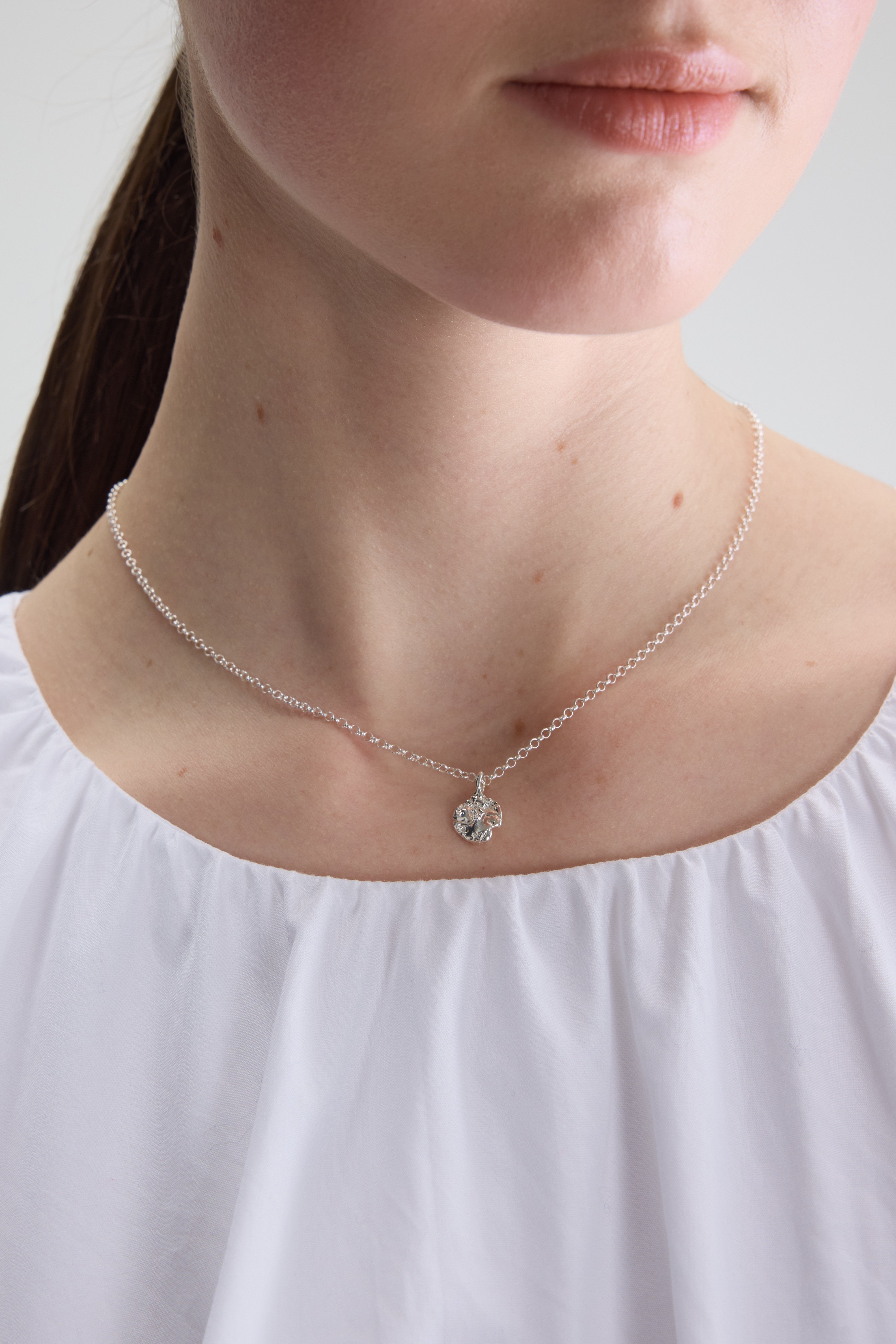 La Mer Necklace  (261 / W / SILVER)